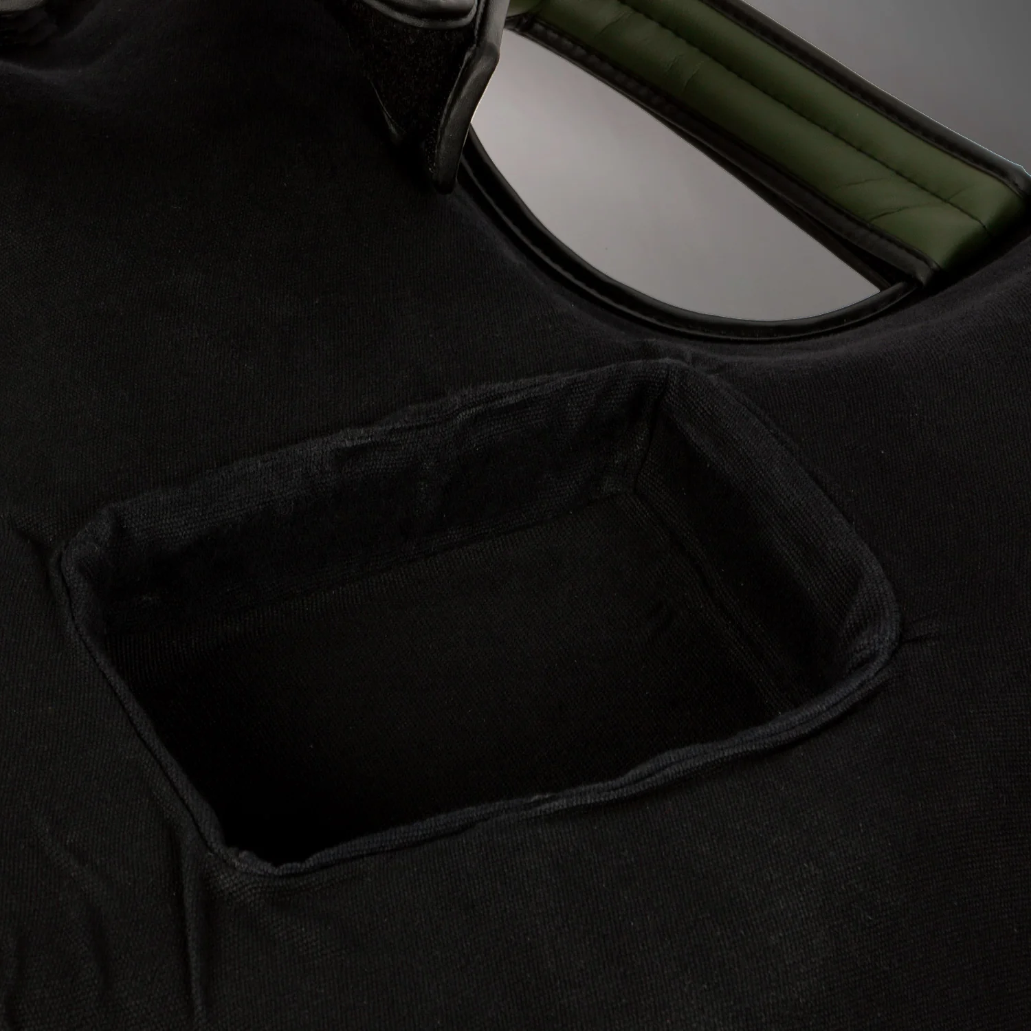 Venum Elite Protector de Abdomen – Negro/Blanco - Image 8