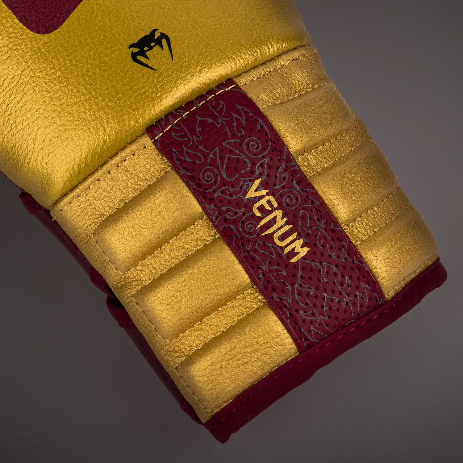 Venum Reverso Guantes de Boxeo - Rojo Cereza/Dorado - Image 5