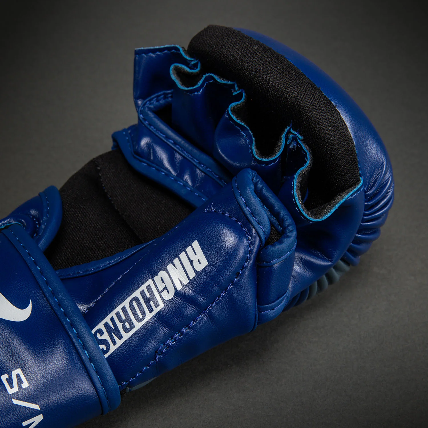 Ringhorns Charger by Venum Guantes de sparring MMA - Azul marino/Rojo - Image 5
