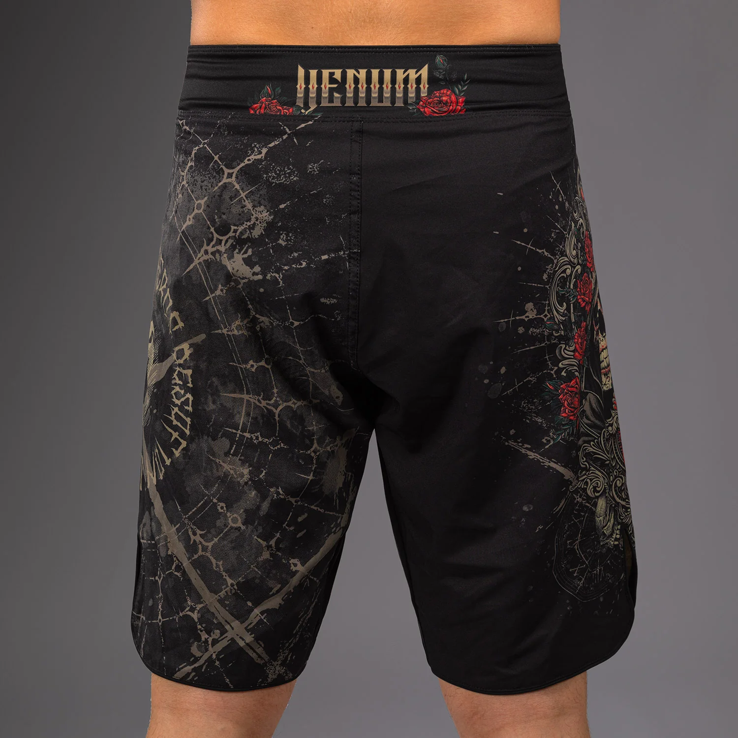 Venum Santa Muerte 5.0 Pantalones Cortos de Combate para Hombre - Negro Profundo/Oro - Image 7