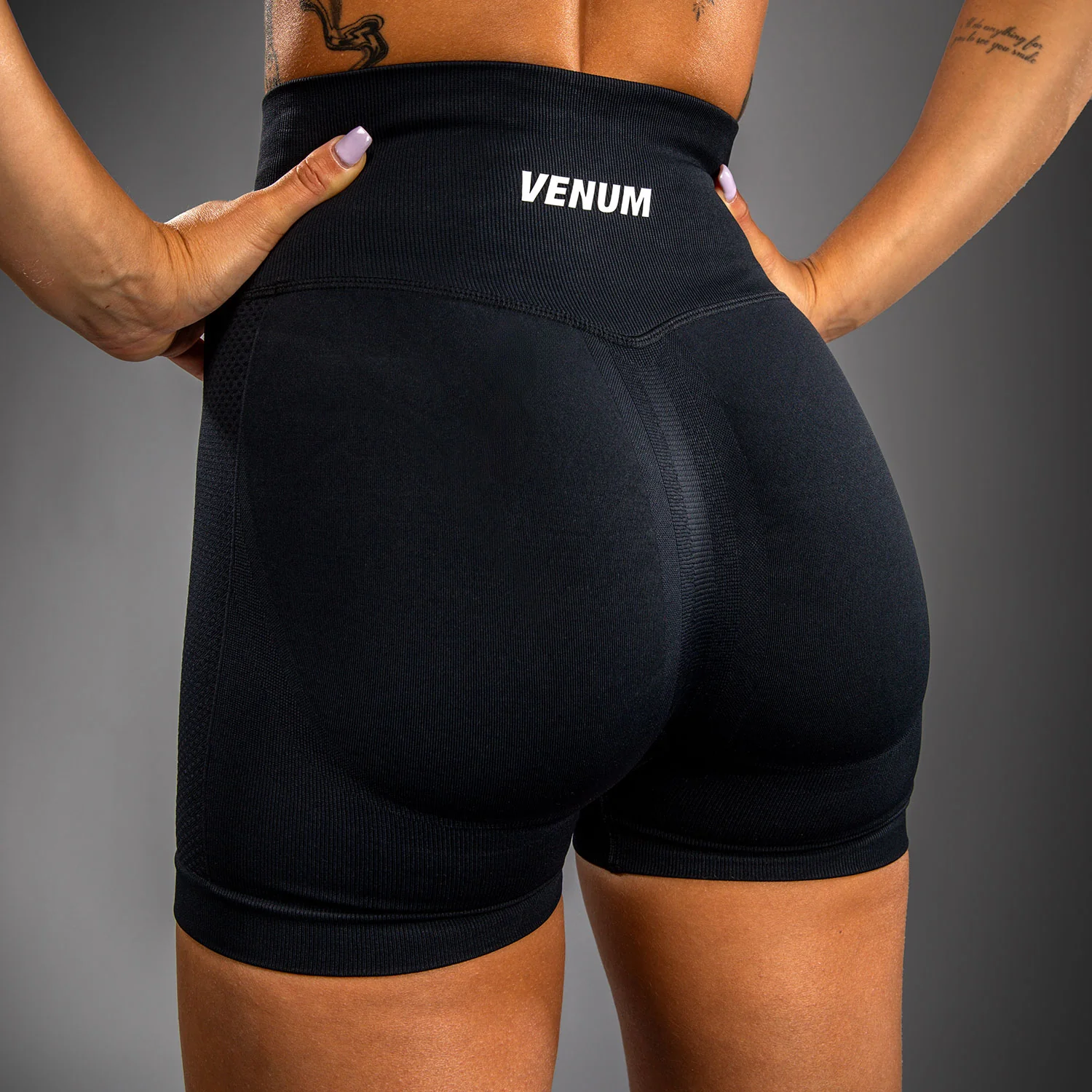 Venum Sculpt Shorts Vale Tudo – Negro/Blanco - Image 5