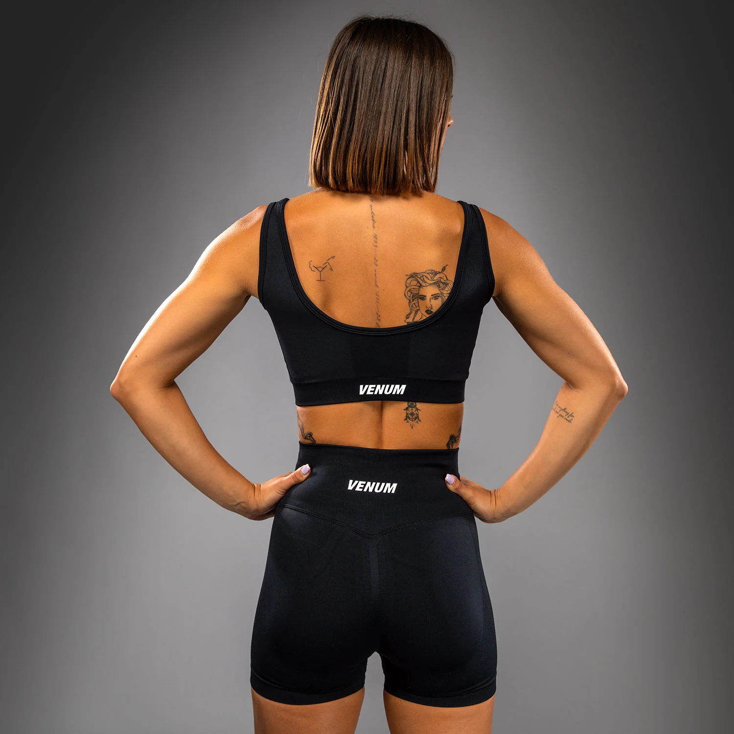 Venum Sculpt Sujetador Deportivo Largo – Negro/Blanco - Image 3
