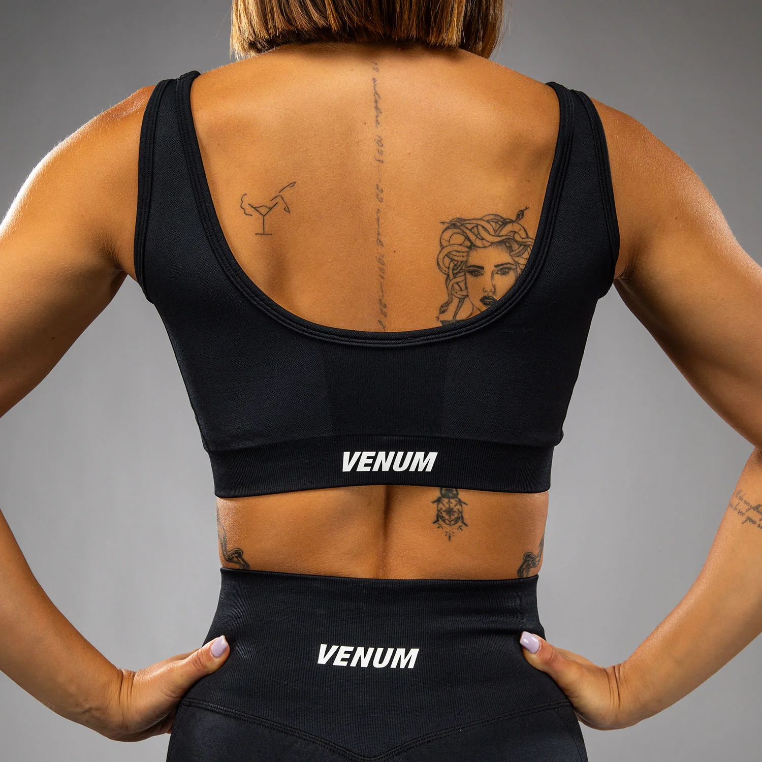 Venum Sculpt Sujetador Deportivo Largo – Negro/Blanco - Image 6