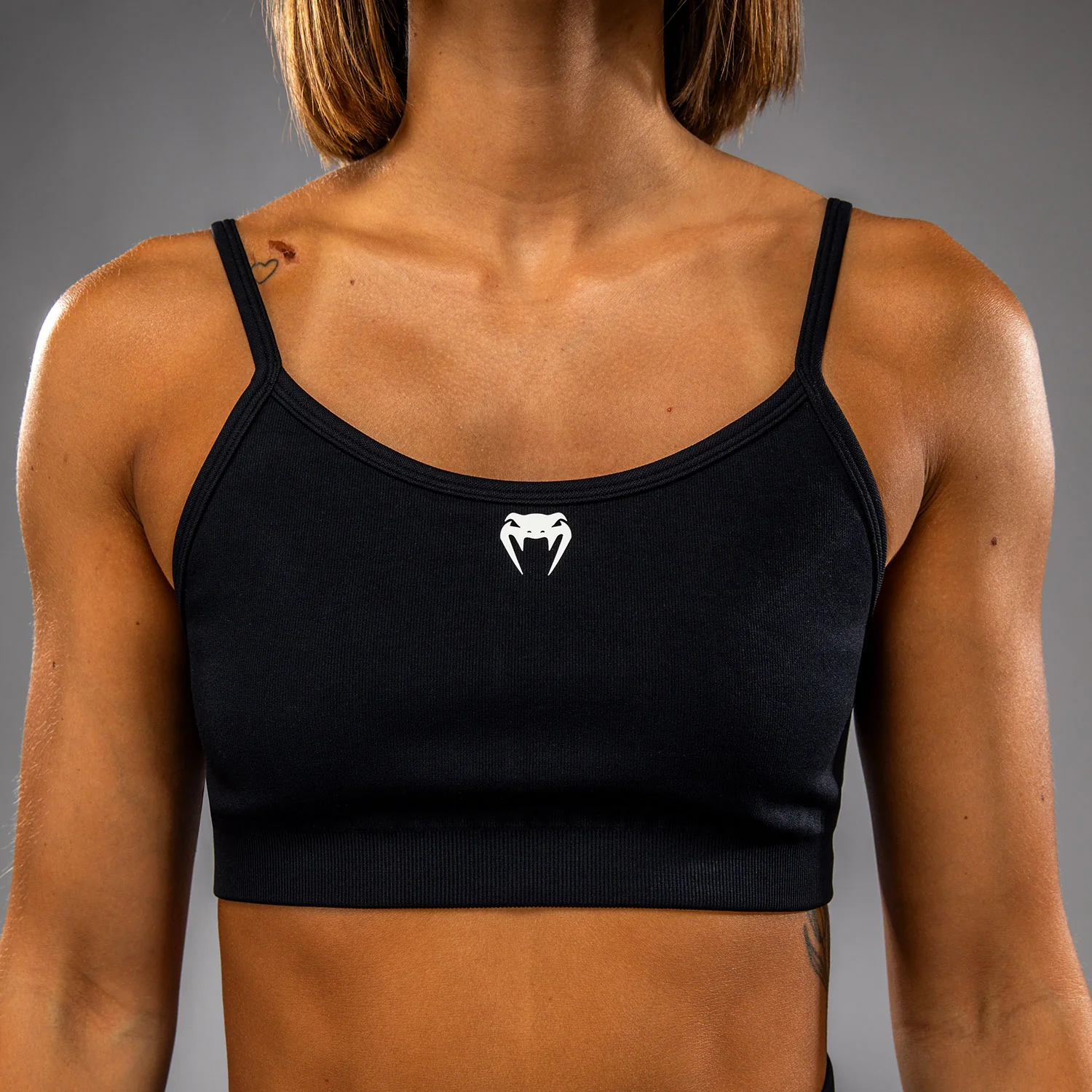 Venum Sculpt Sujetador Deportivo Mujer – Negro/Blanco - Image 4