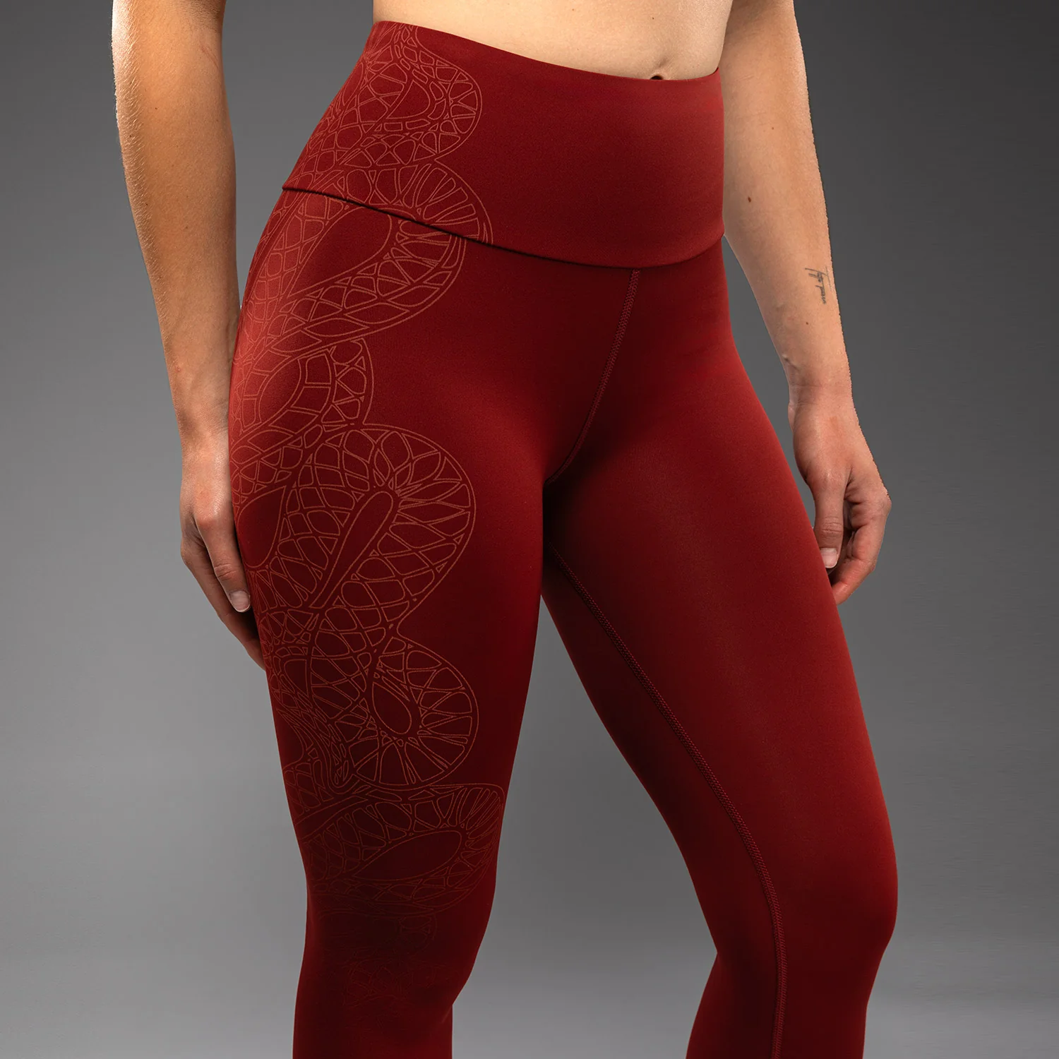 Venum Serpenti Leggings Mujer – Burdeos/Marfil - Image 5