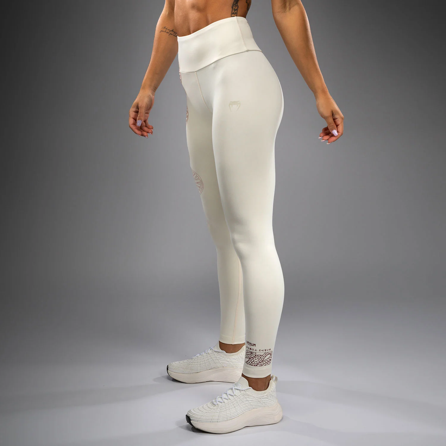 Venum Serpenti Leggings Mujer – Marfil/Burdeos - Image 2