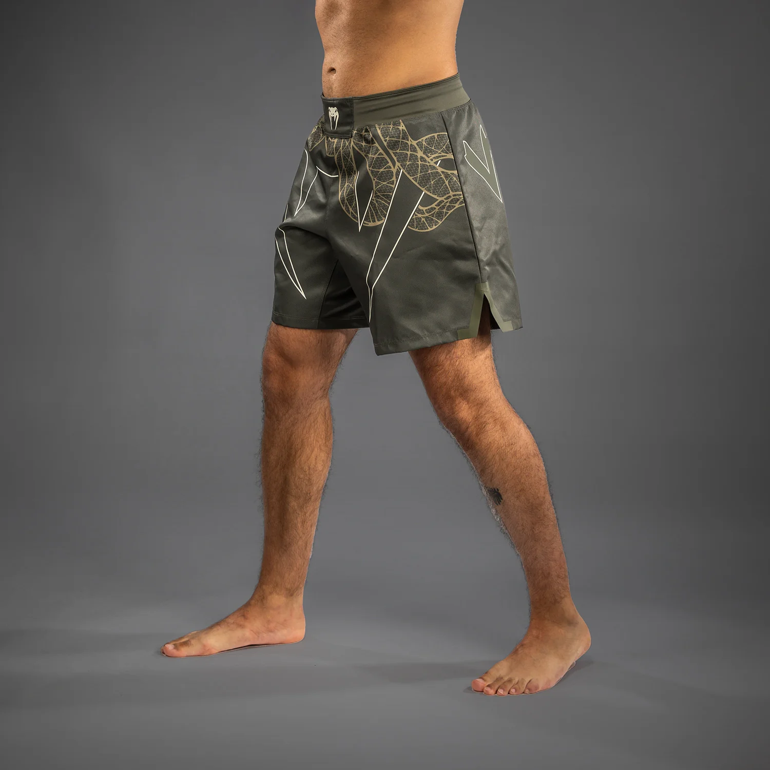 Venum Serpenti Pantalones Cortos de Lucha – Caqui/Bronce/Ivory - Image 2