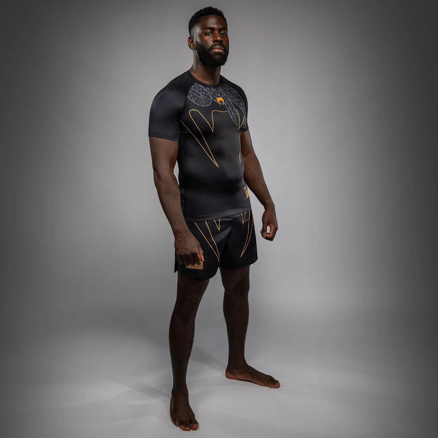 Venum Serpenti Rashguard de Manga Corta – Negro/Plata/Dorado - Image 4