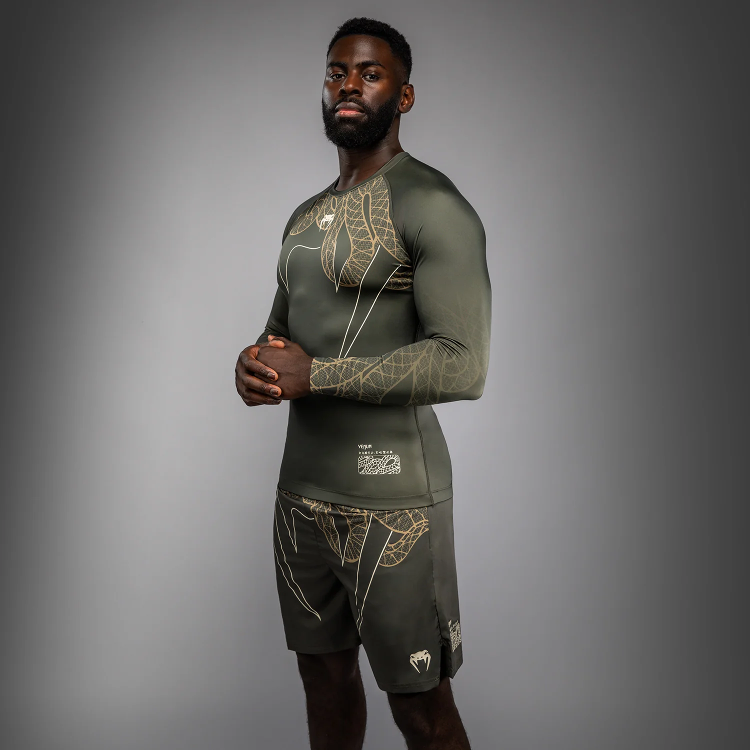 Venum Serpenti Rashguard de Manga Larga – Caqui/Bronce/Marfil - Image 2
