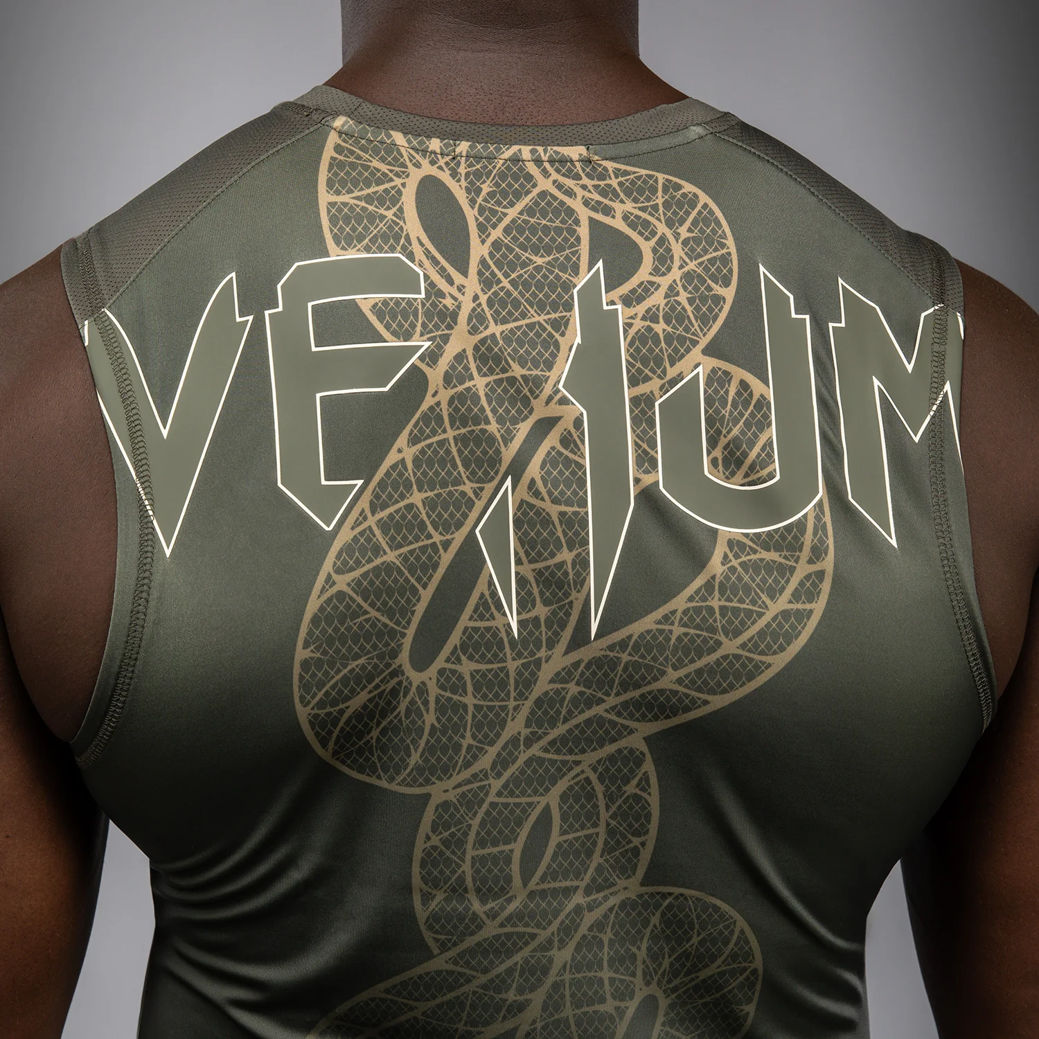 Venum Serpenti Rashguard Sin Mangas – Caqui/Bronce/Marfil - Image 5