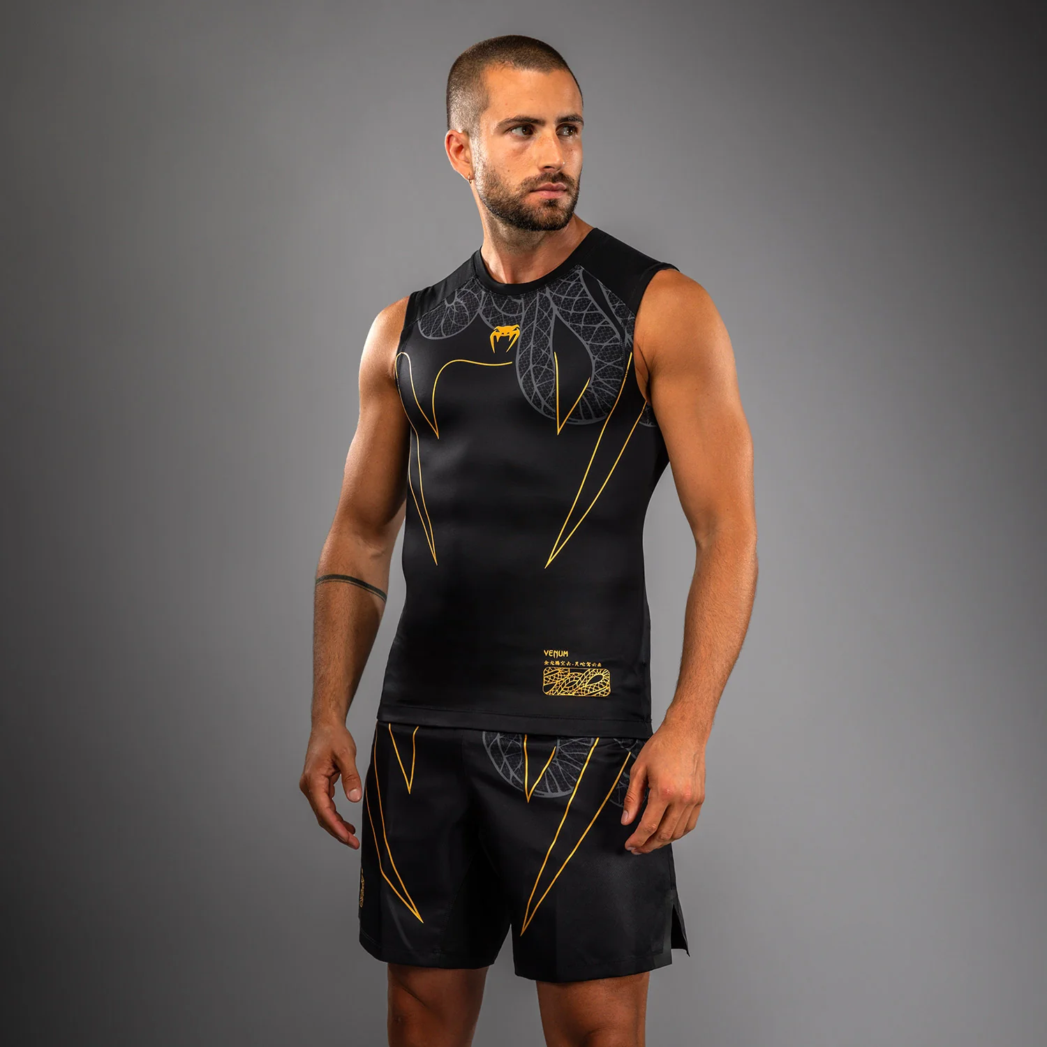Venum Serpenti Rashguard Sin Mangas – Negro/Plata/Dorado