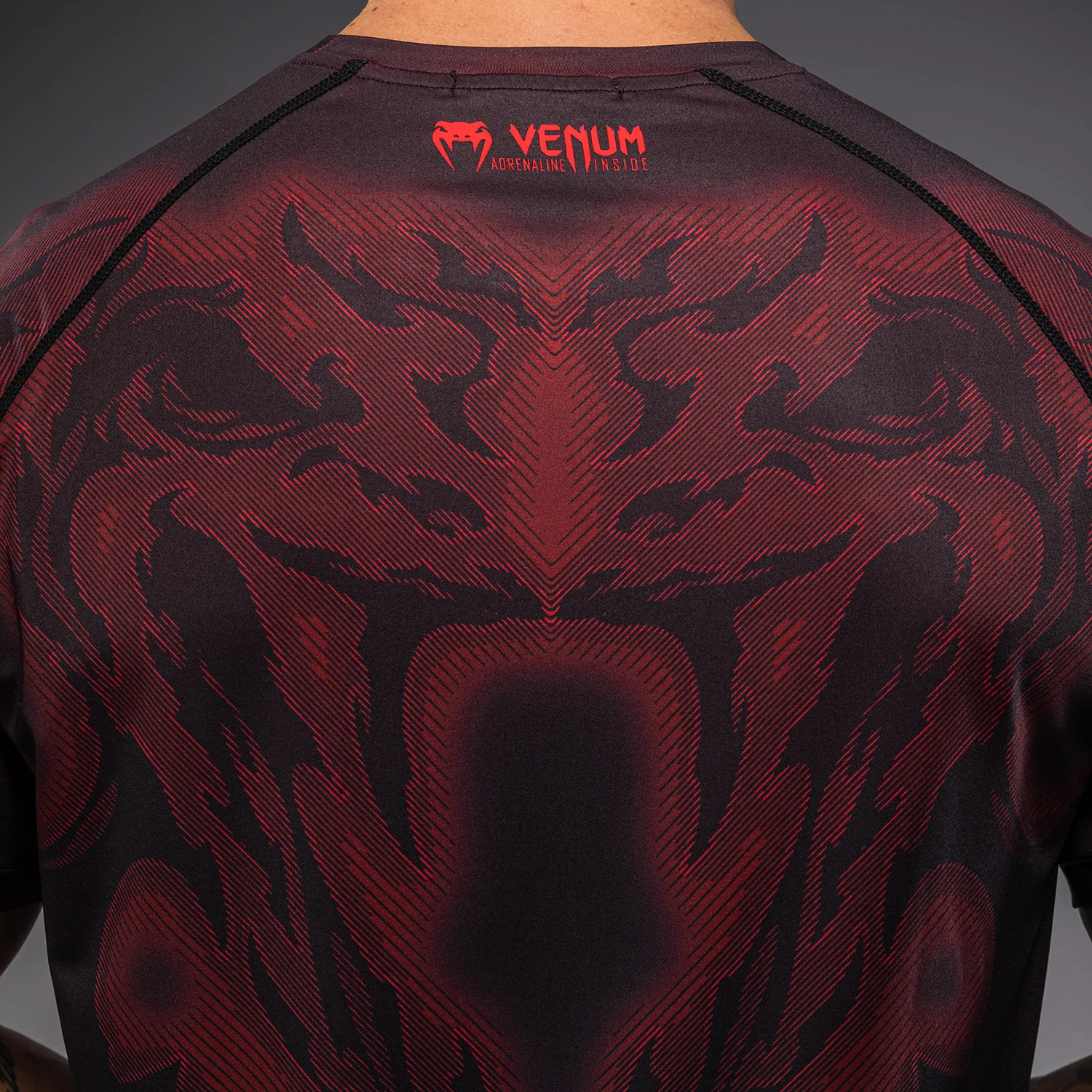 Venum Spectre Camiseta Dry Tech – Negro/Rojo - Image 7