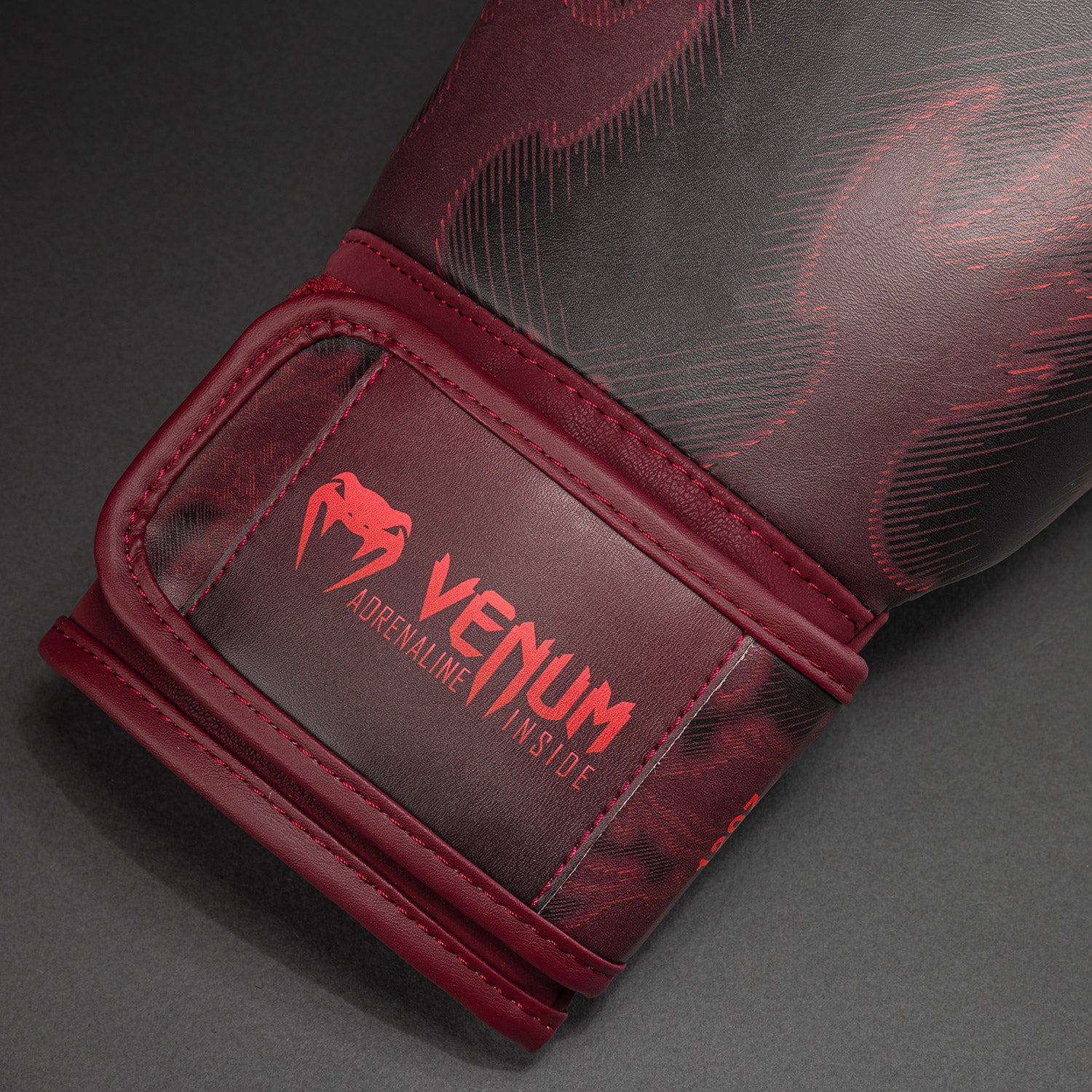 Venum Spectre Guantes de Boxeo – Negro/Rojo - Image 3