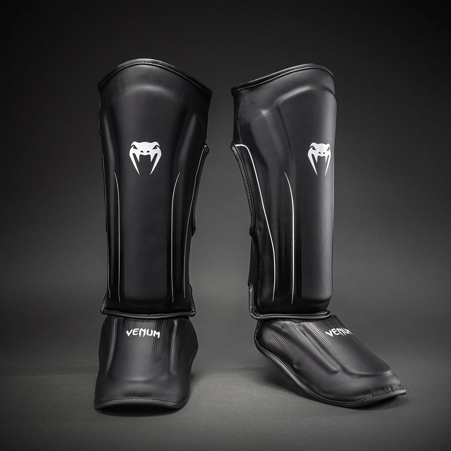 Venum Stealth Espinilleras – Negro/Blanco