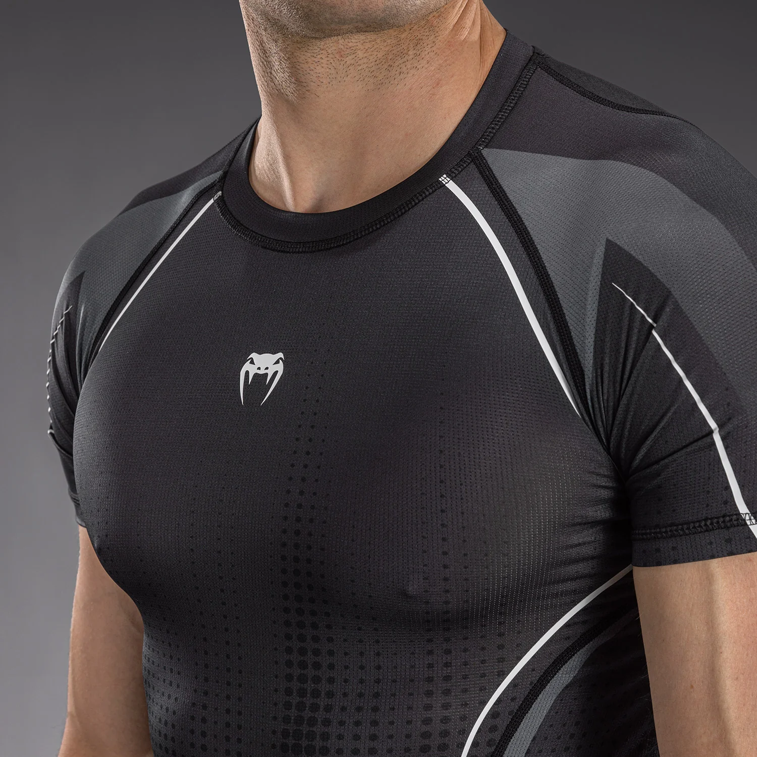 Venum Stealth Rashguard Manga Corta – Negro/Blanco - Image 5
