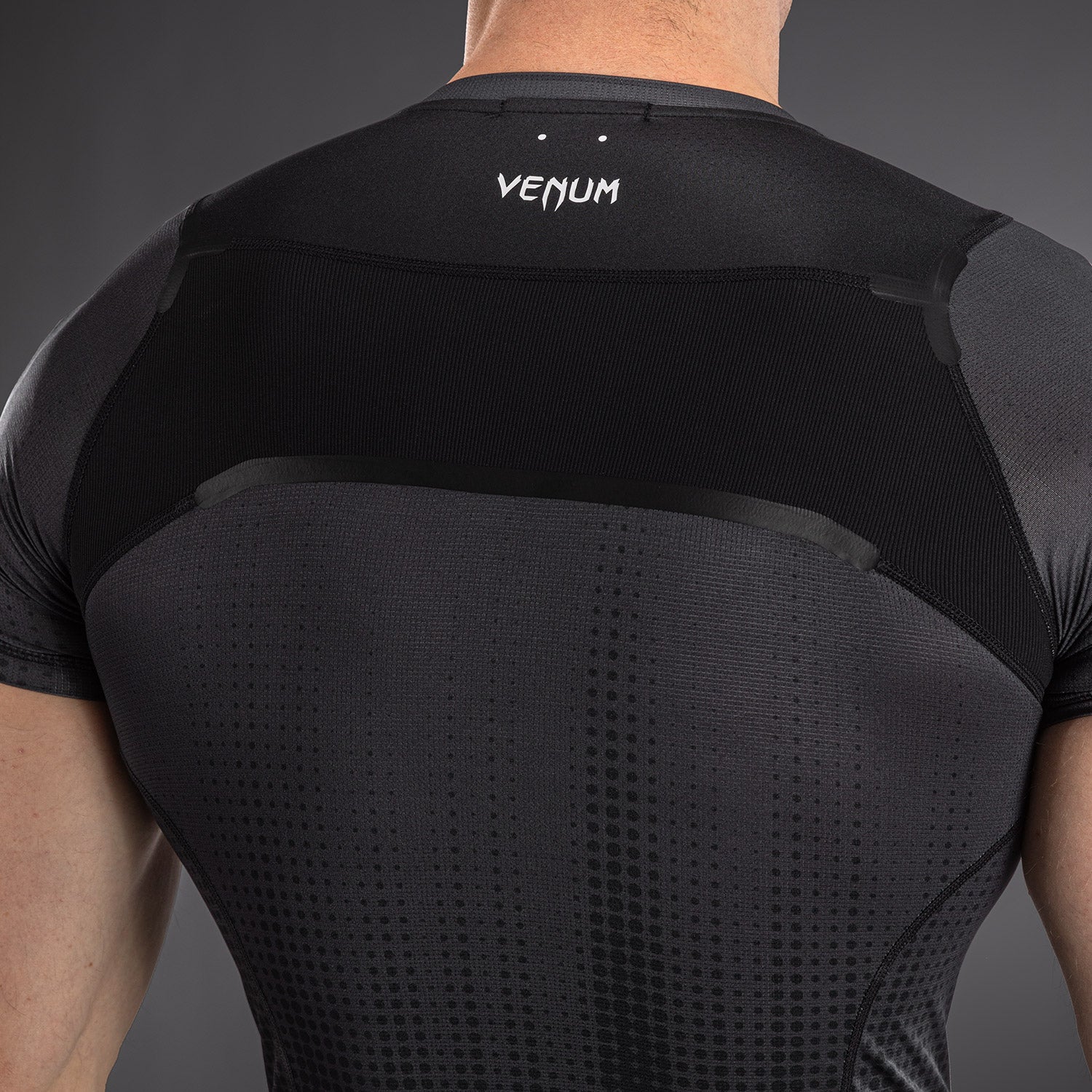 Venum Stealth Rashguard Manga Corta – Negro/Blanco - Image 6