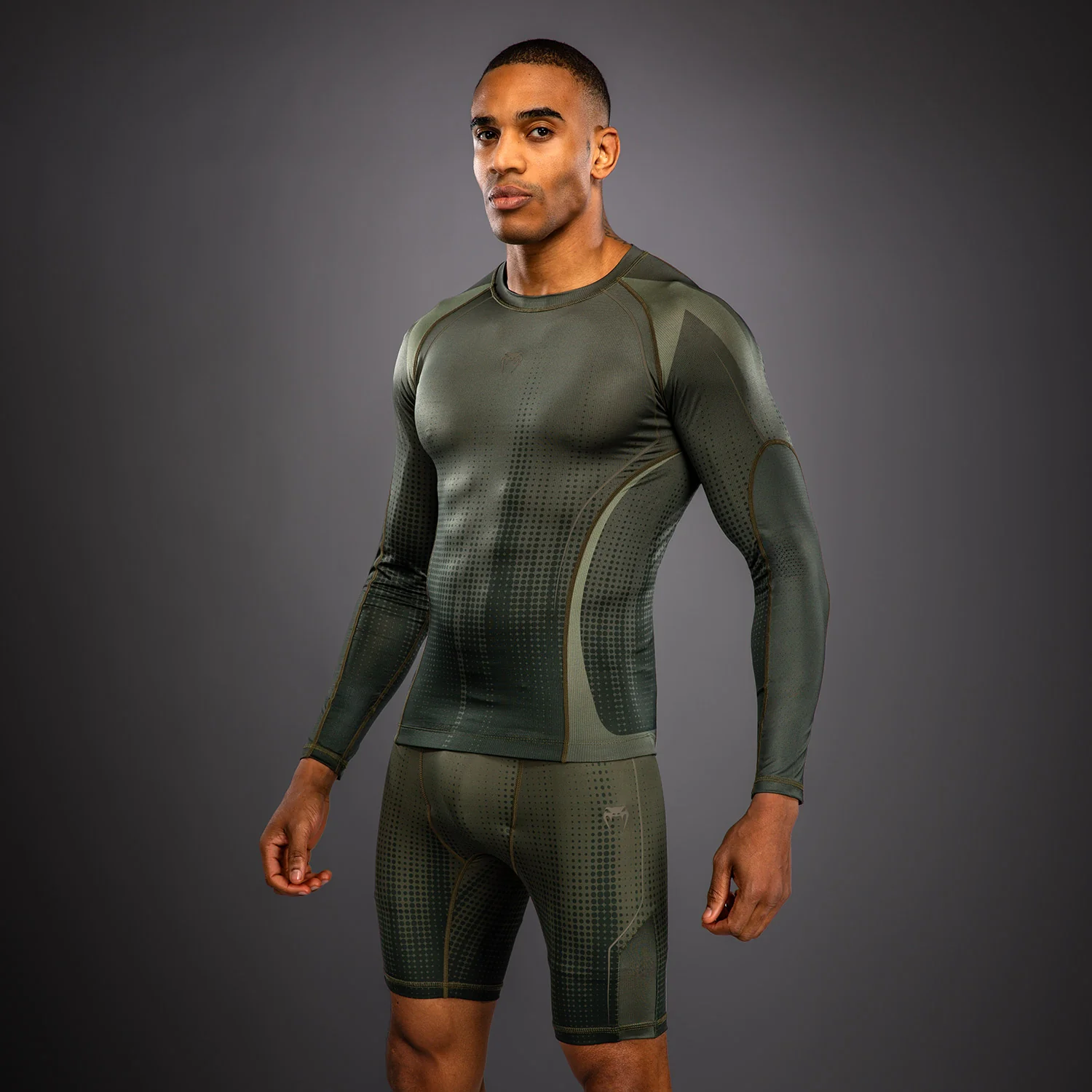 Venum Stealth Rashguard Manga Larga – Caqui/Verde Oscuro - Image 2