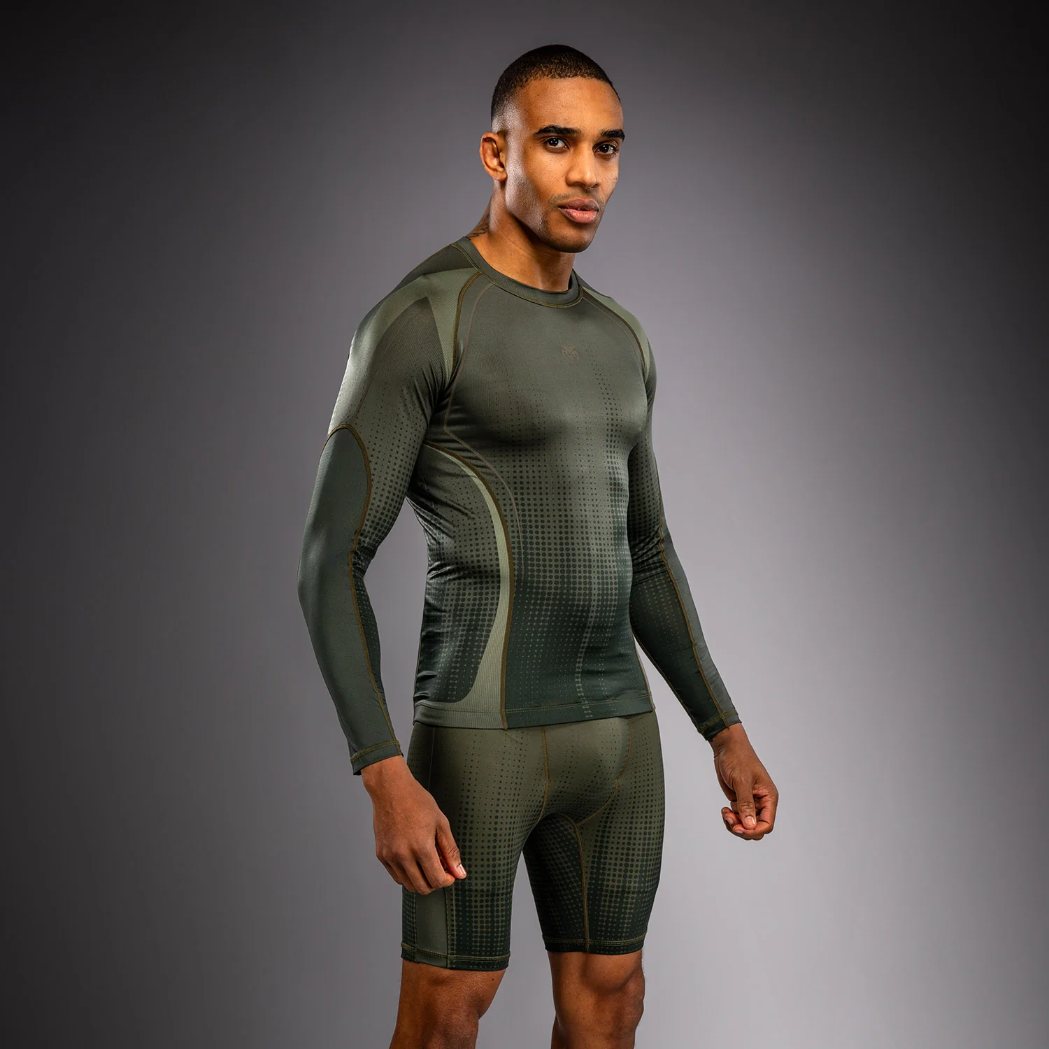 Venum Stealth Rashguard Manga Larga – Caqui/Verde Oscuro - Image 3
