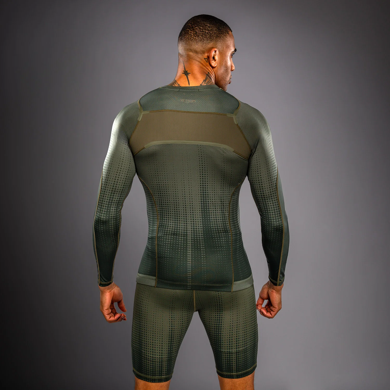 Venum Stealth Rashguard Manga Larga – Caqui/Verde Oscuro - Image 4