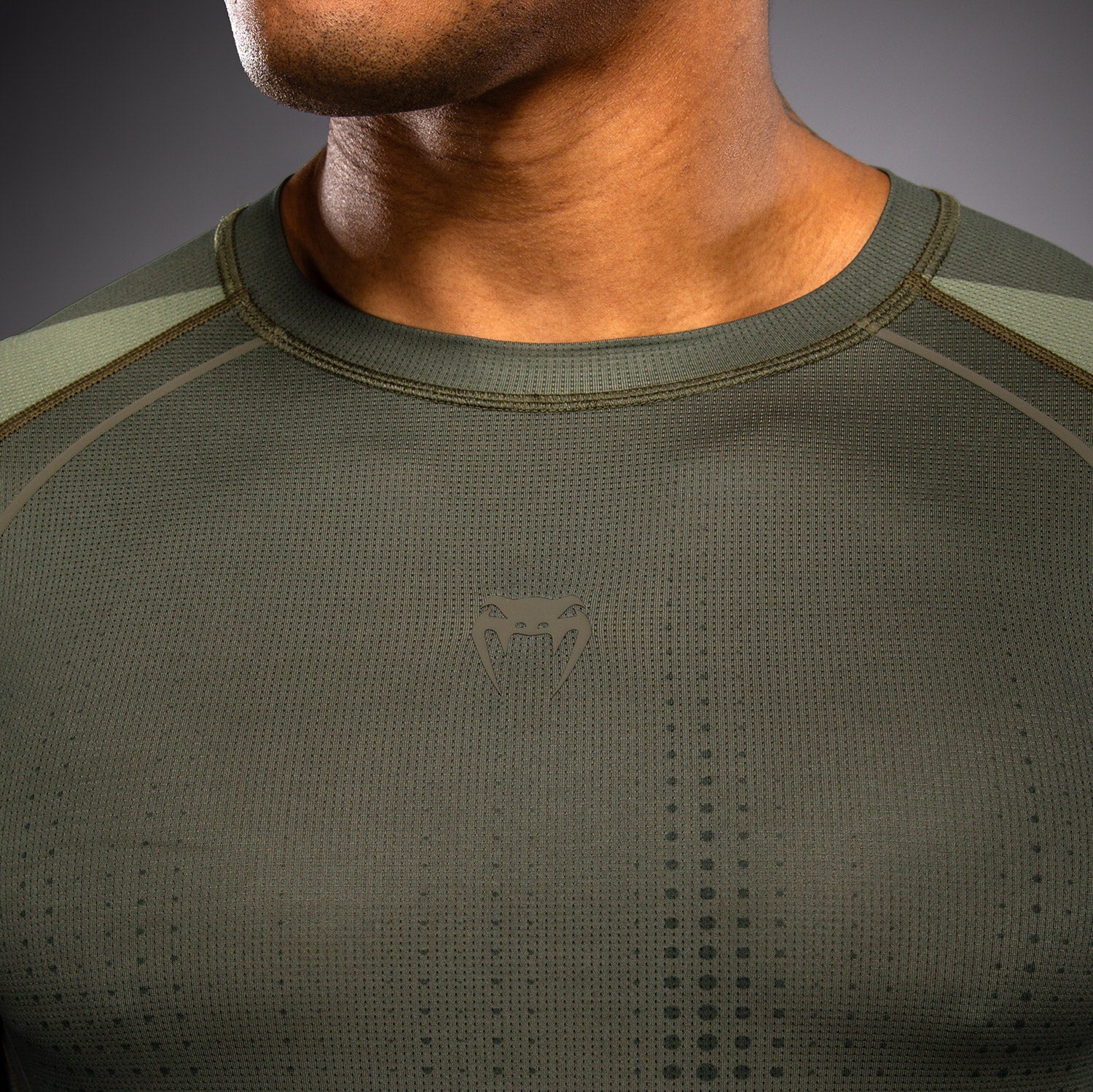 Venum Stealth Rashguard Manga Larga – Caqui/Verde Oscuro - Image 5