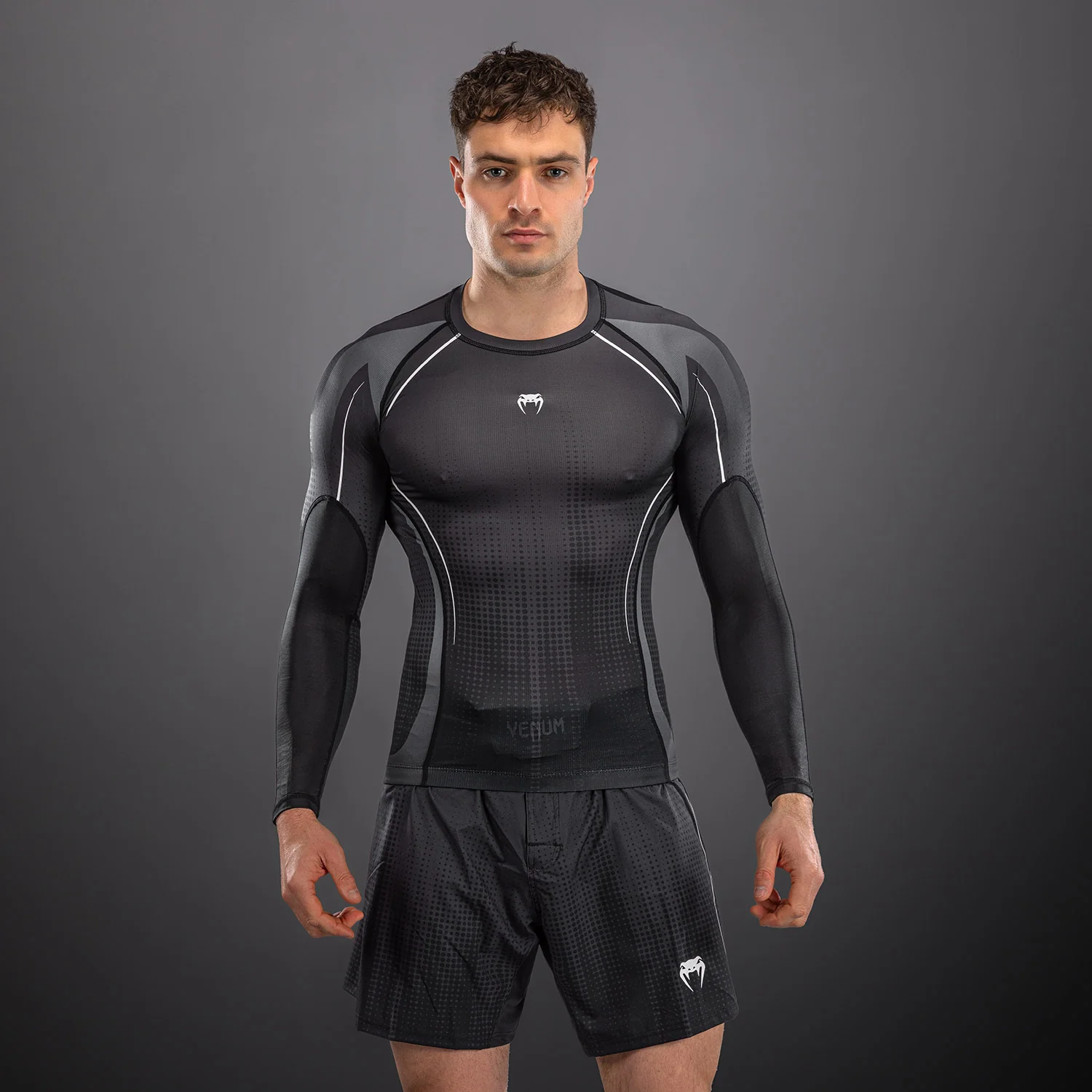 Venum Stealth Rashguard Manga Larga – Negro/Blanco