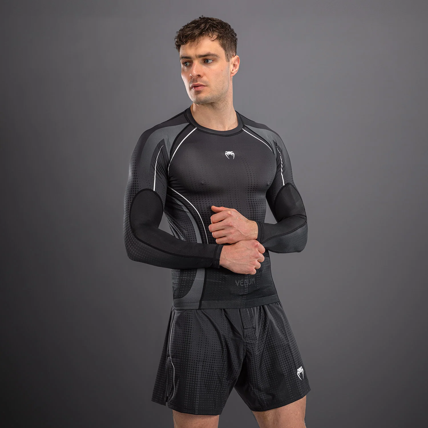 Venum Stealth Rashguard Manga Larga – Negro/Blanco - Image 2
