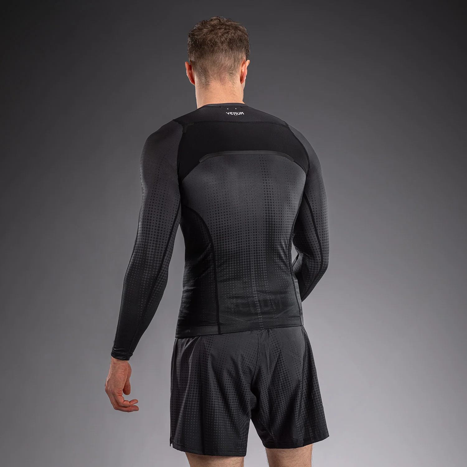 Venum Stealth Rashguard Manga Larga – Negro/Blanco - Image 4