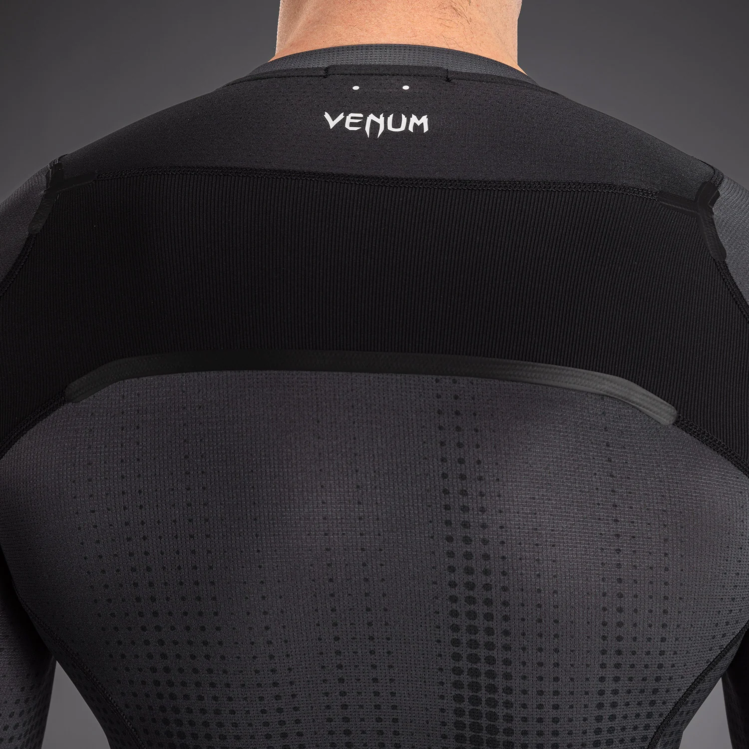 Venum Stealth Rashguard Manga Larga – Negro/Blanco - Image 6