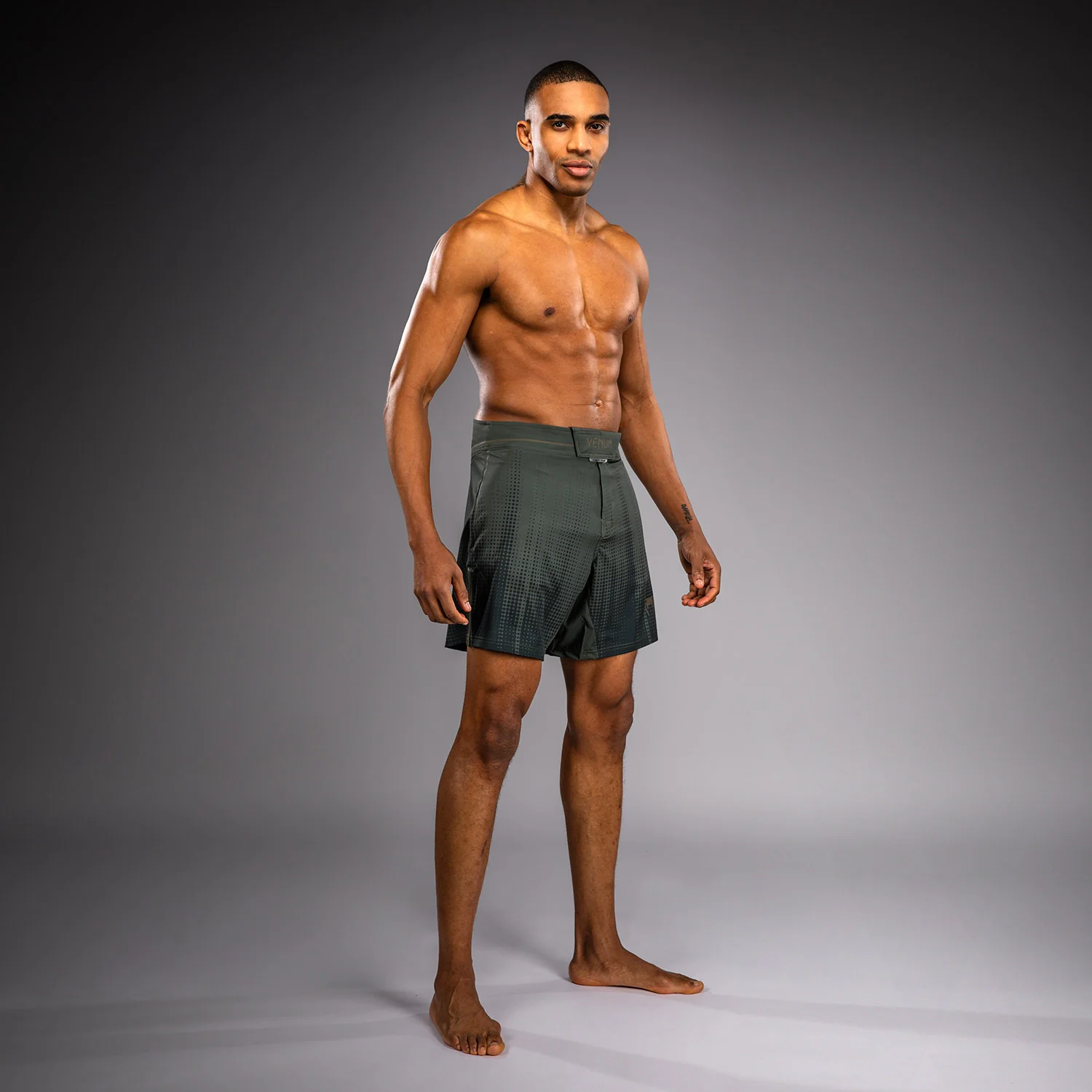 Venum Stealth Short de Combate – Caqui/Verde Oscuro - Image 2