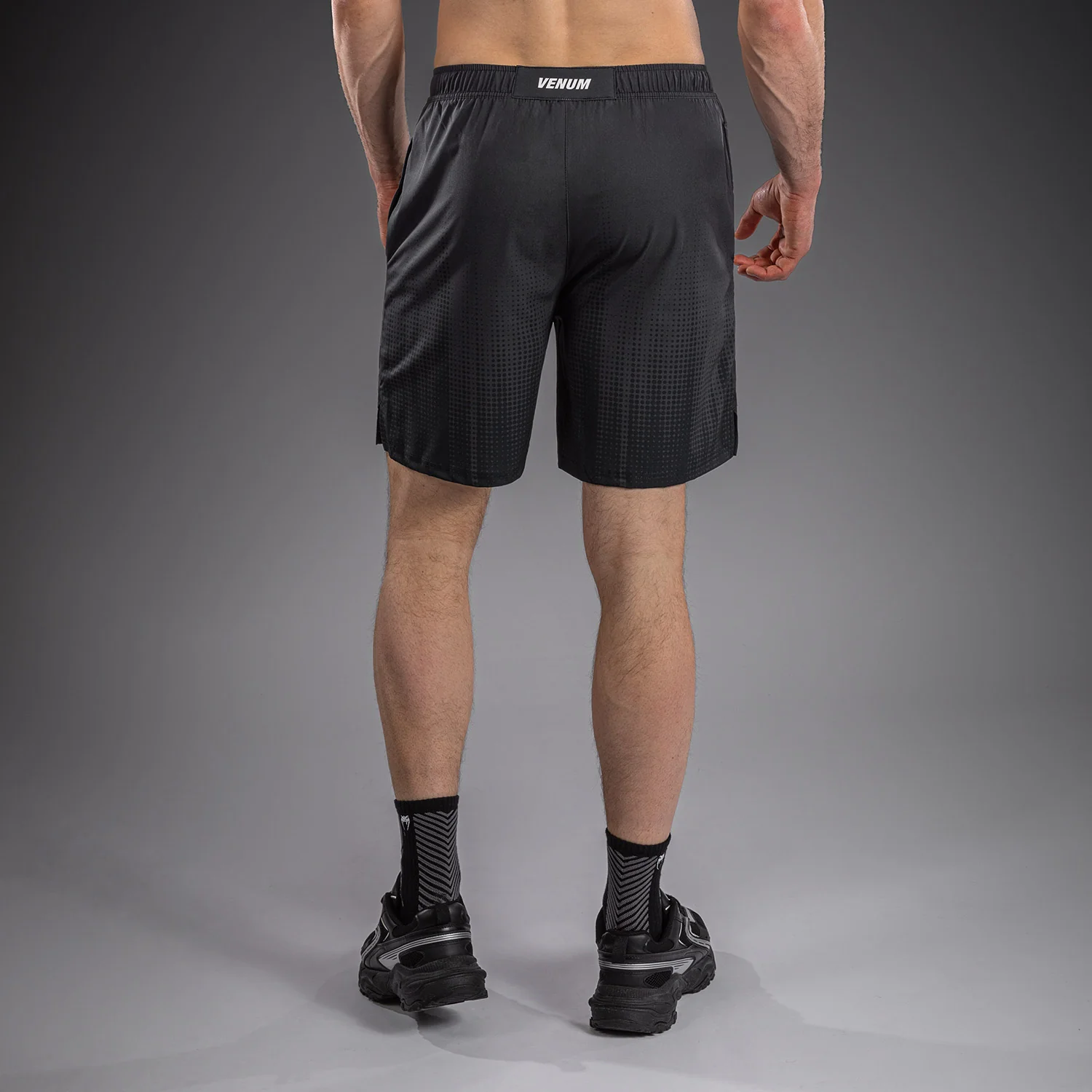 Venum Stealth Short de Entrenamiento – Negro/Blanco - Image 4