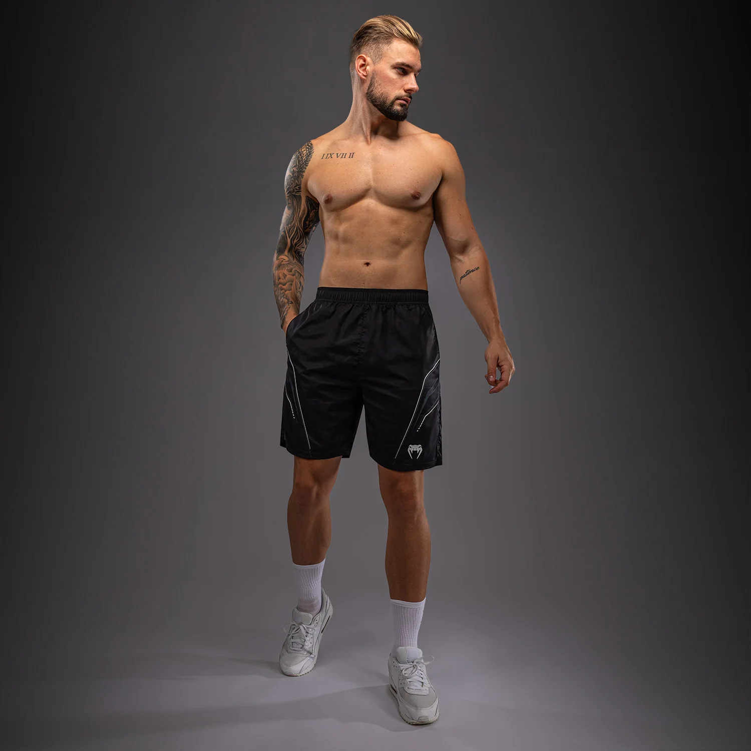 Venum Streamline Camiseta Dry Tech – Negro/Blanco - Image 2