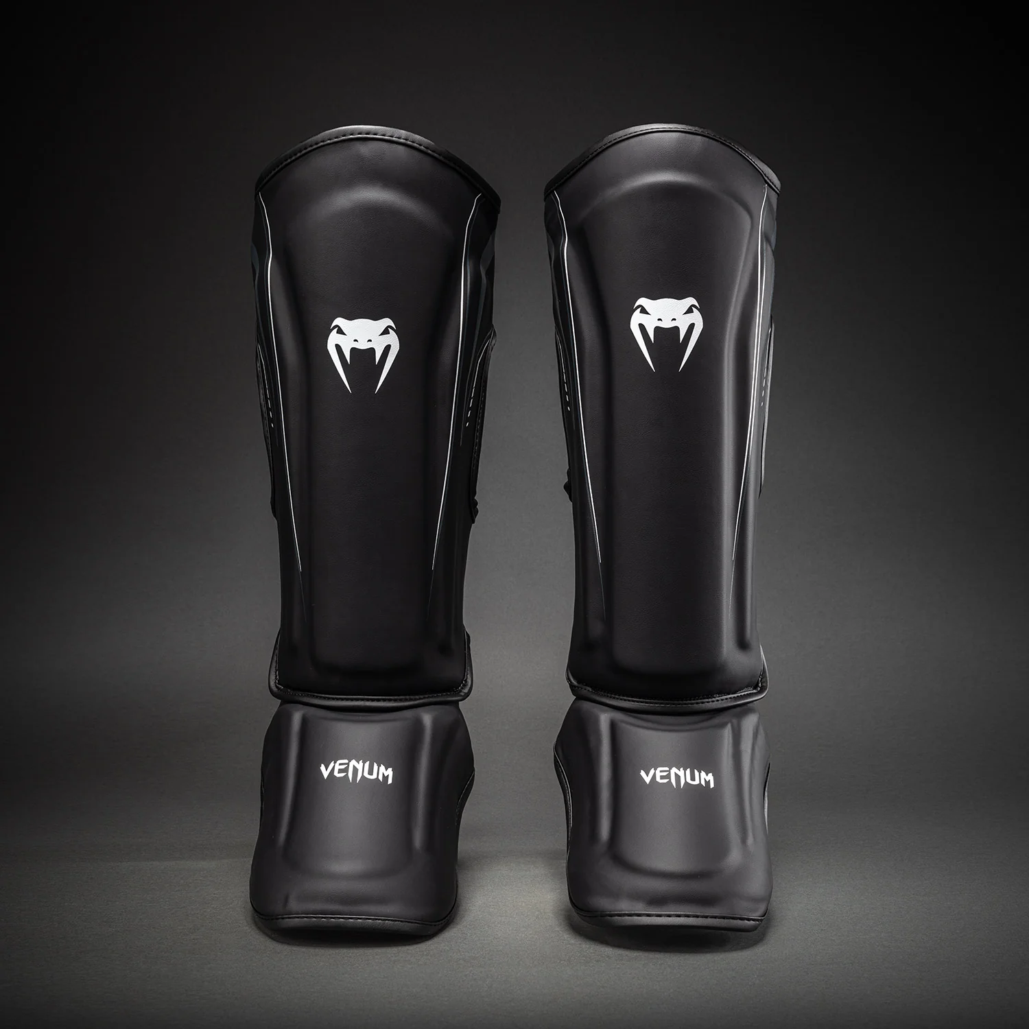 Venum Streamline Espinilleras – Negro/Blanco - Image 2