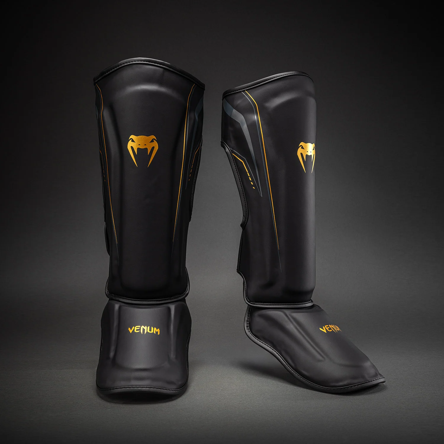 Venum Streamline Espinilleras – Negro/Oro