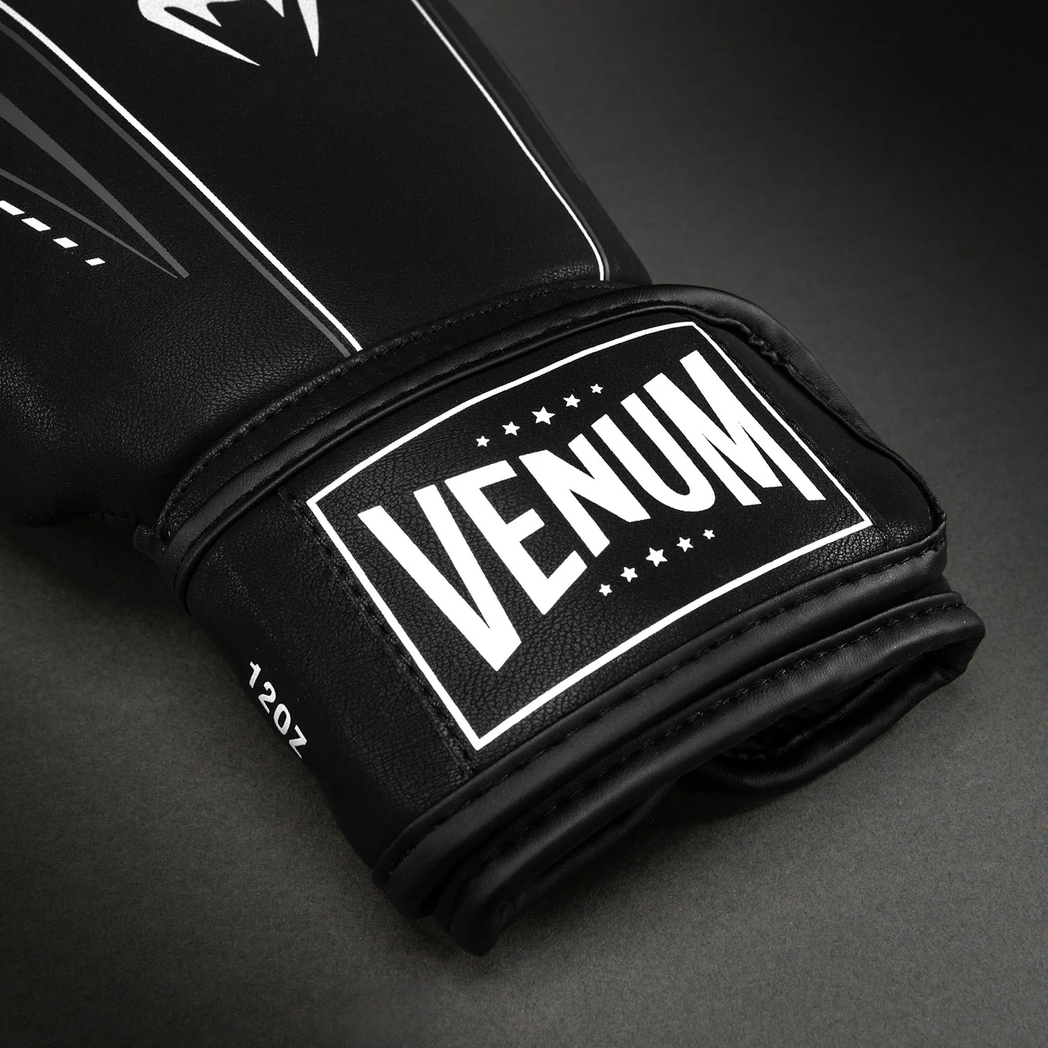 Venum Streamline Guantes de Boxeo – Negro/Blanco - Image 3