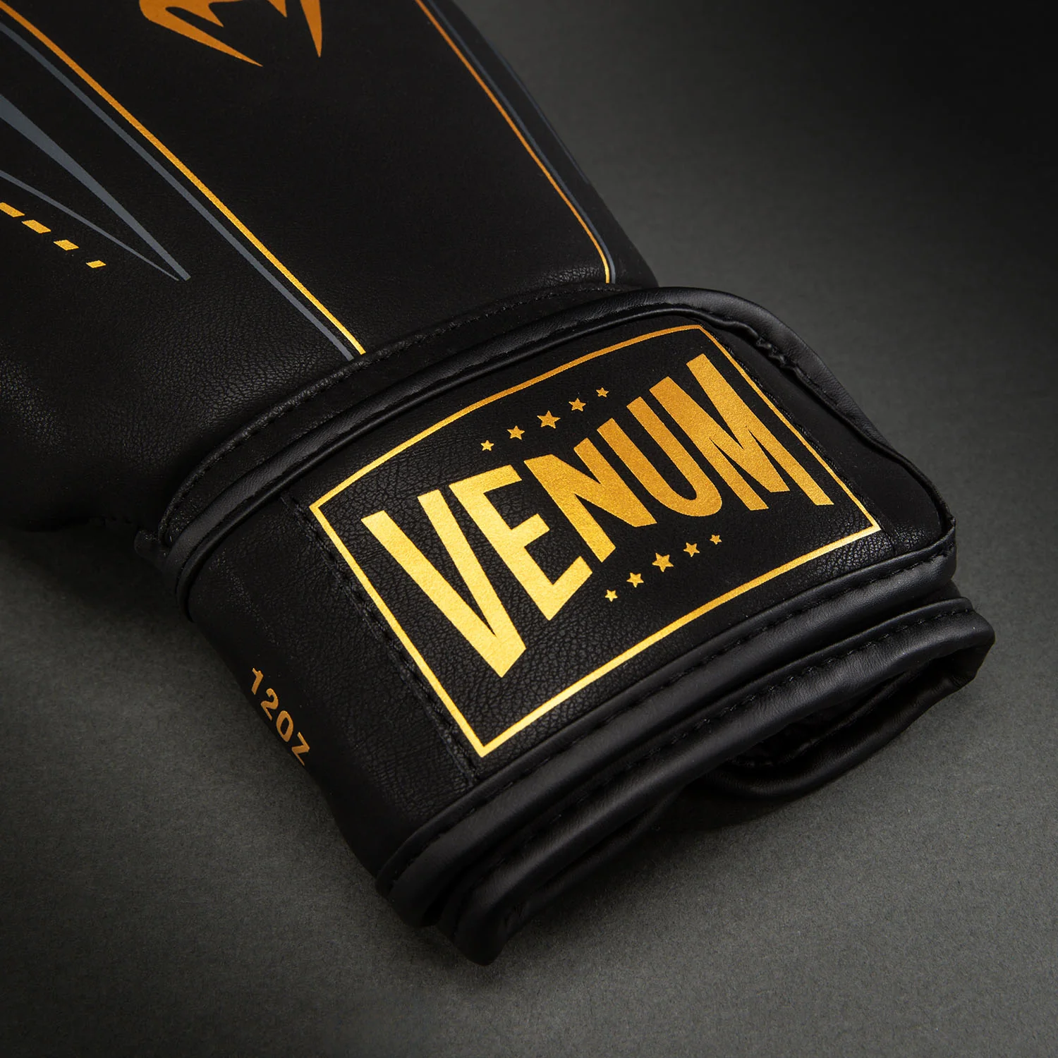 Venum Streamline Guantes de Boxeo – Negro/Oro - Image 3