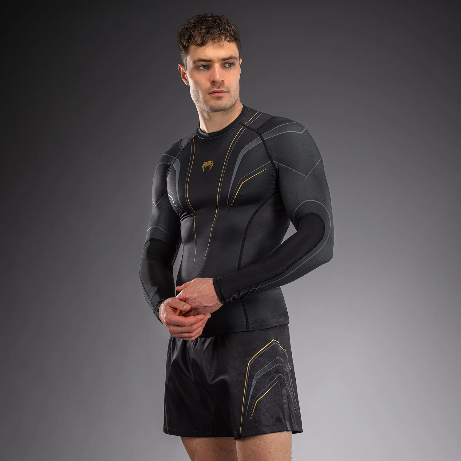 Venum Streamline Rashguard Manga Larga – Negro/Oro - Image 4