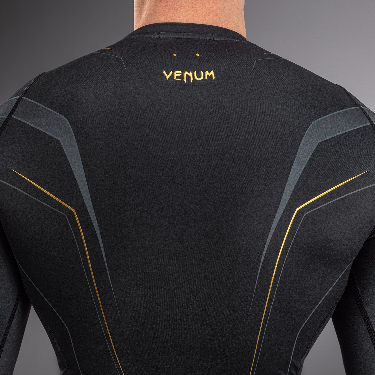 Venum Streamline Rashguard Manga Larga – Negro/Oro - Image 7