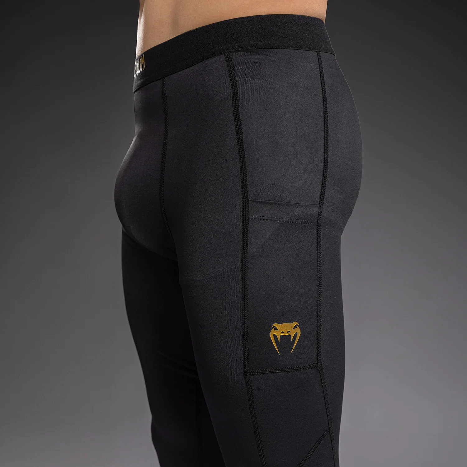 Venum Streamline Spats – Negro/Oro - Image 5