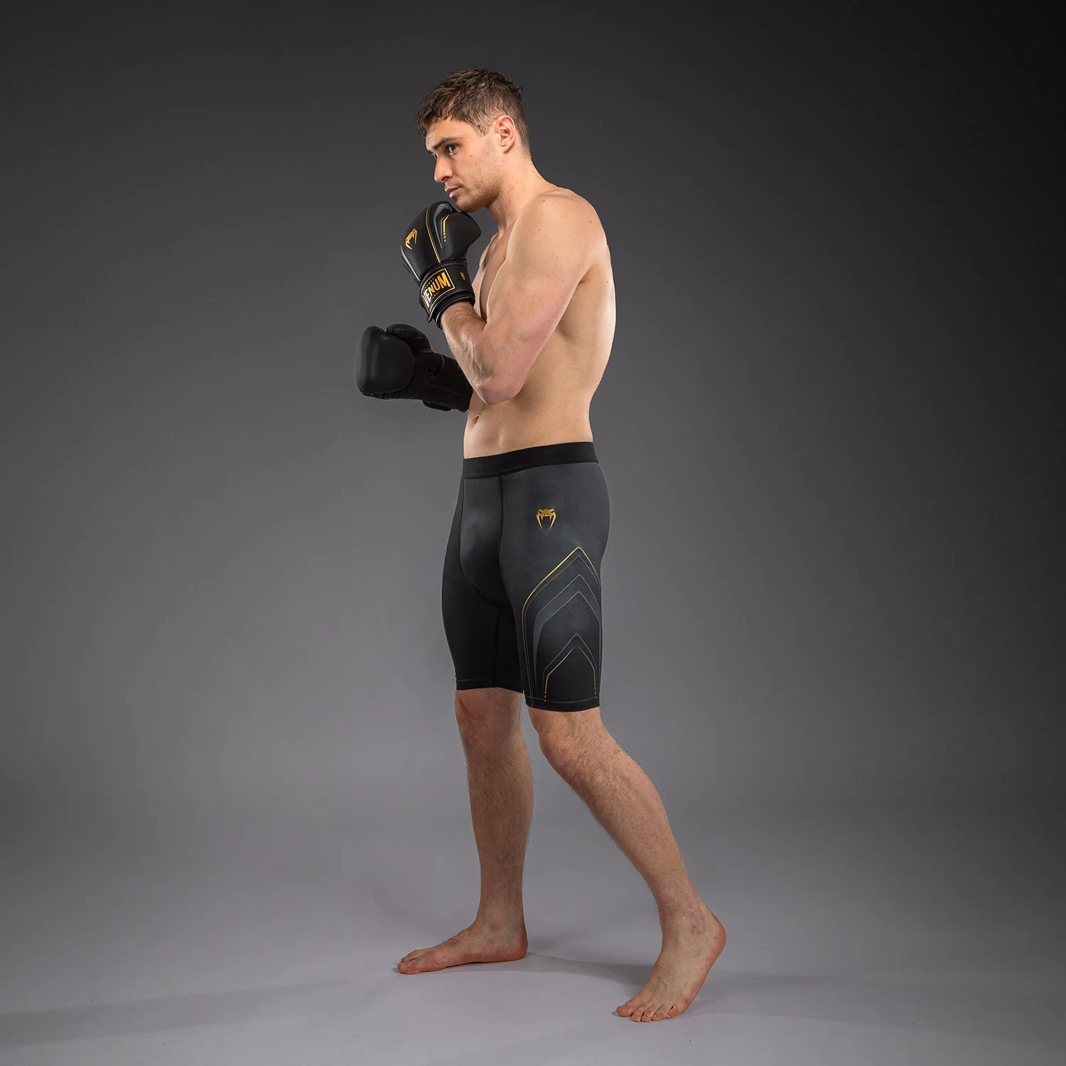 Venum Streamline Vale Tudo – Negro/Oro - Image 3