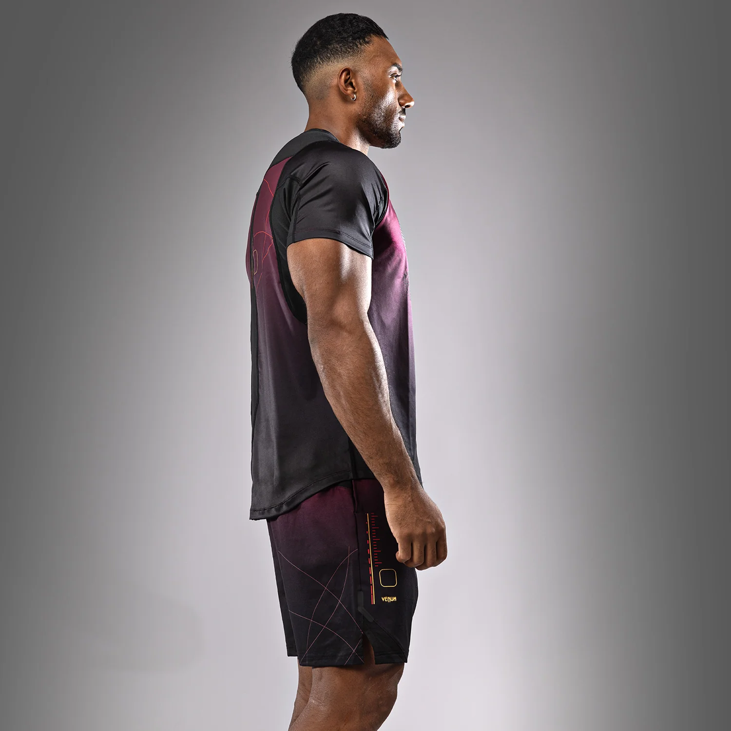 Venum Tactical XT Camiseta Dry Tech Hombre - Negra/Burdeos/Oro - Image 5
