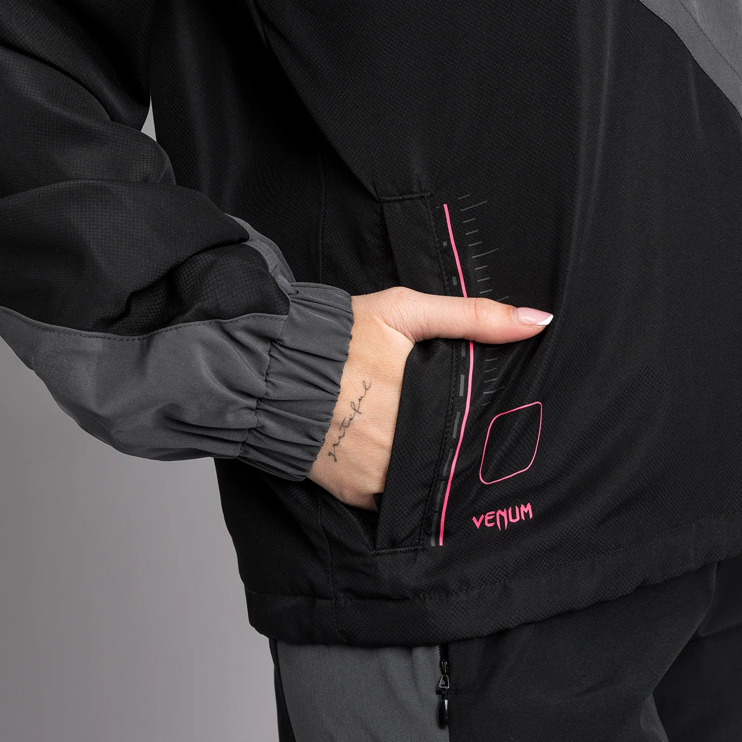 Venum Tactical XT Chaqueta de chándal para mujer - Negra/Gris Tormenta - Image 8