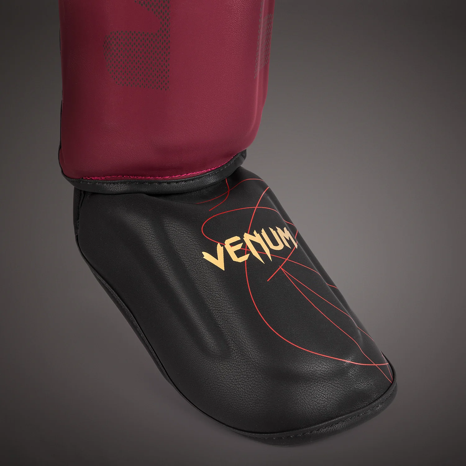 Venum Tactical XT Espinilleras - Negro/Burdeos/Oro - Image 4