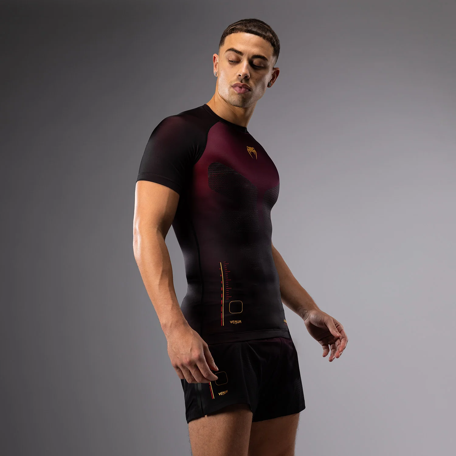 Venum Tactical XT Lycra de manga corta para hombre - Negra/Burdeos/Oro - Image 3