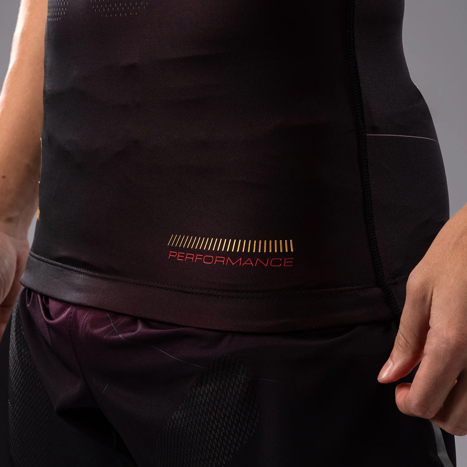 Venum Tactical XT Lycra de manga corta para hombre - Negra/Burdeos/Oro - Image 4