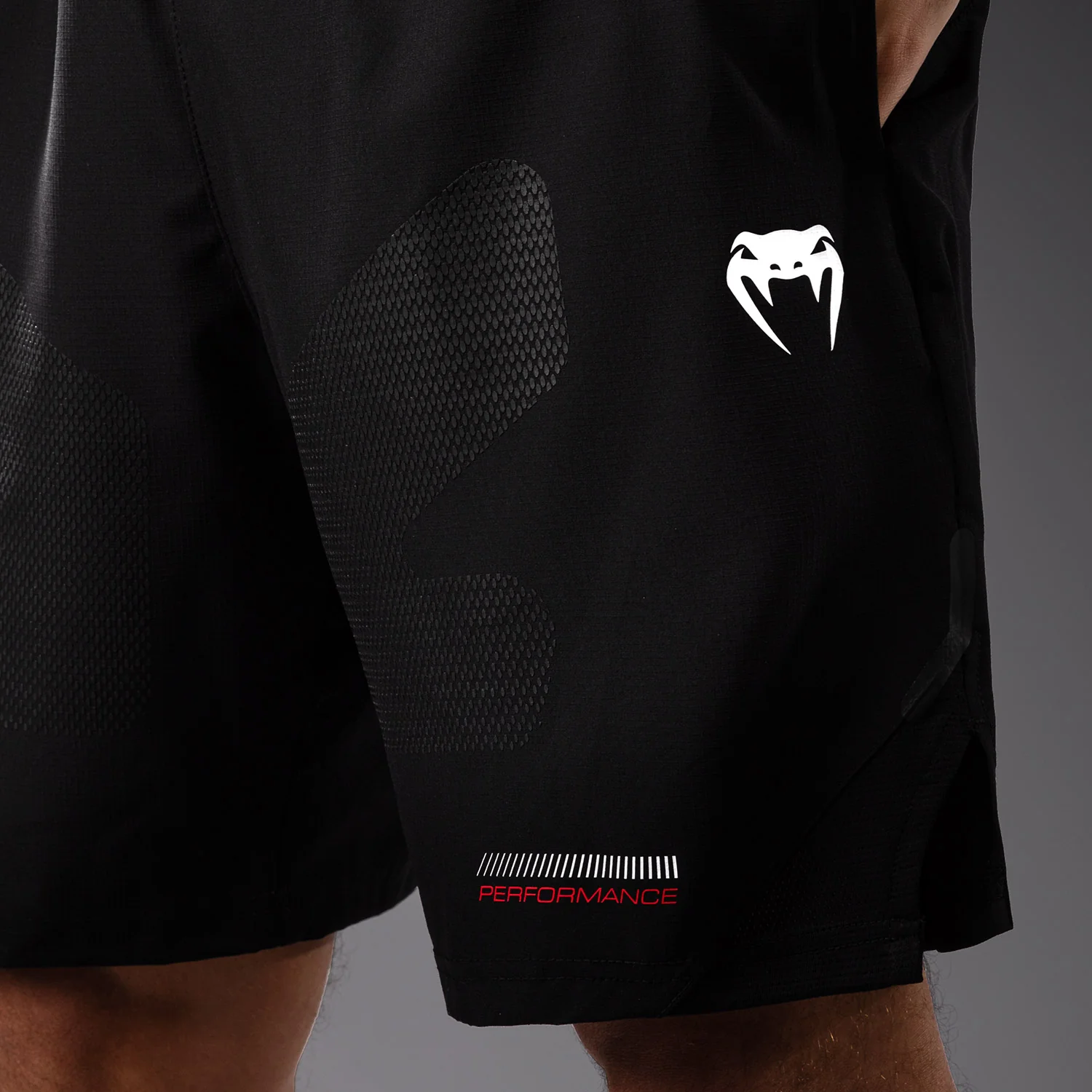 Venum Tactical XT  Pantalón Corto de Entrenamiento Hombre - Negro/Rojo Fuego - Image 6