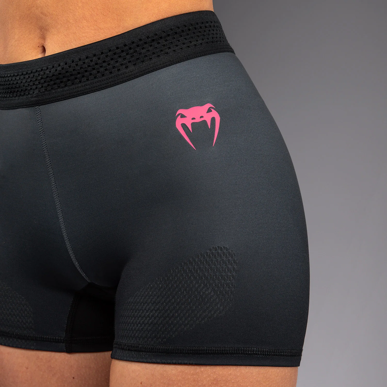 Venum Tactical XT Short Vale Tudo Mujer - Negro/Gris Tormenta - Image 6