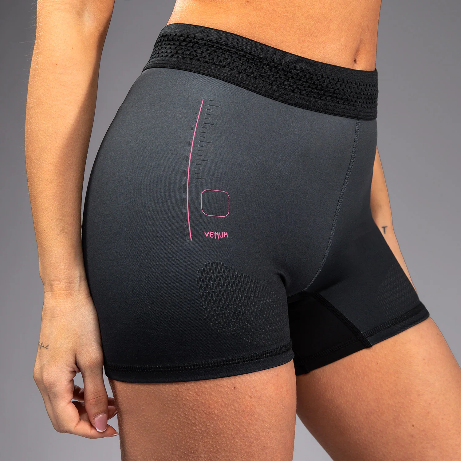 Venum Tactical XT Short Vale Tudo Mujer - Negro/Gris Tormenta - Image 7