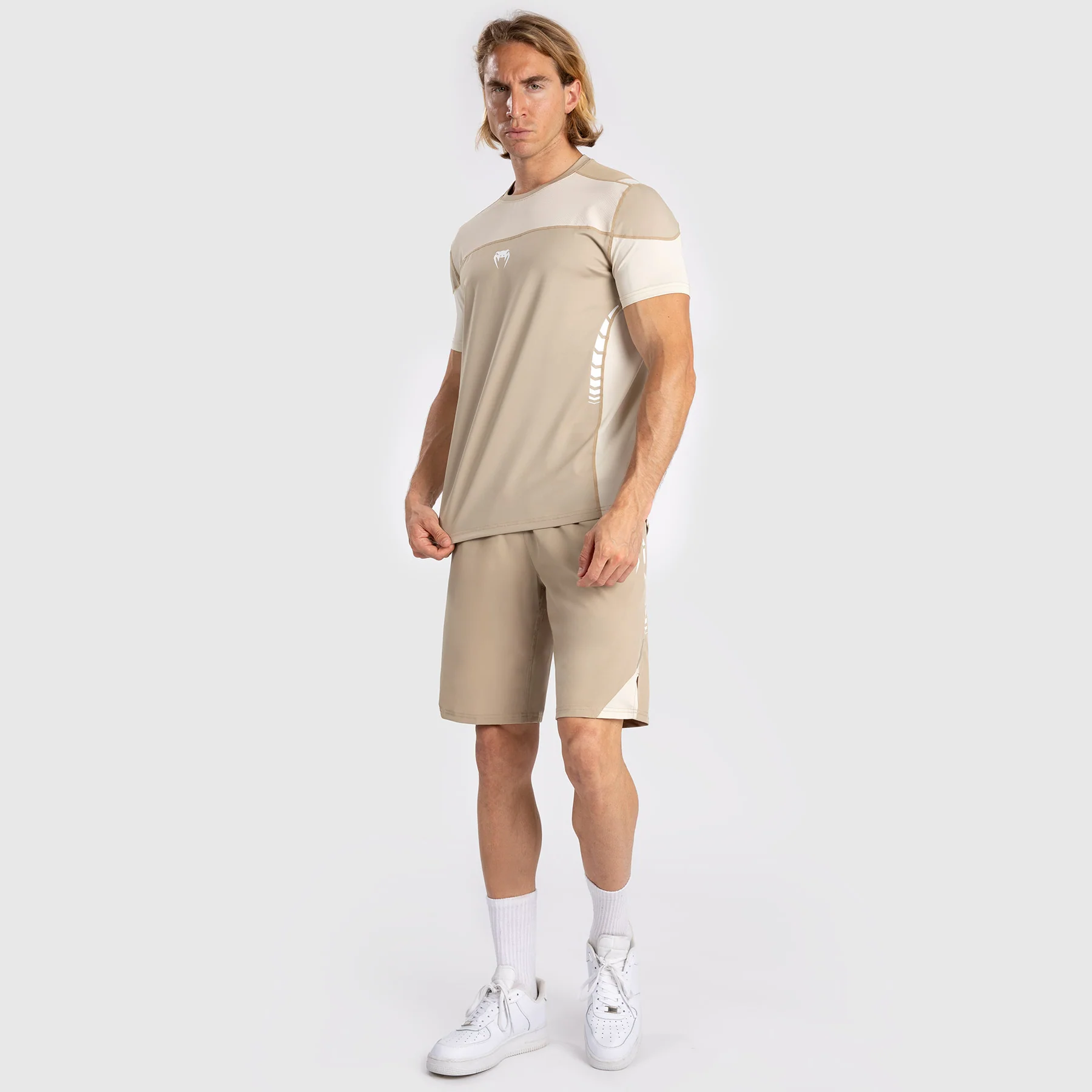 Venum Tempest Camiseta para Hombre Dry-Tech - Beige/Arena - Image 2