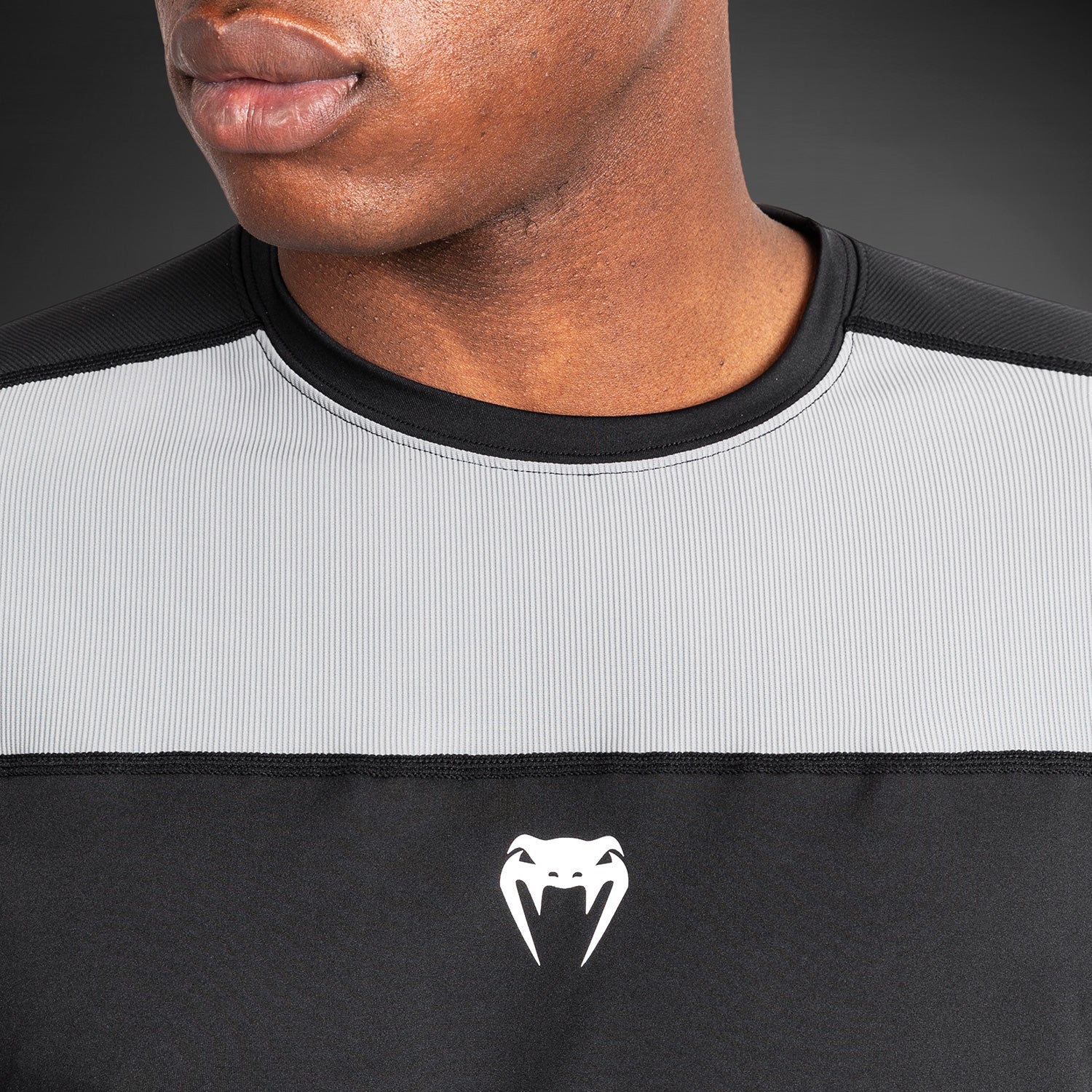 Venum Tempest Camiseta para Hombre Dry-Tech - Negra/Gris - Image 3