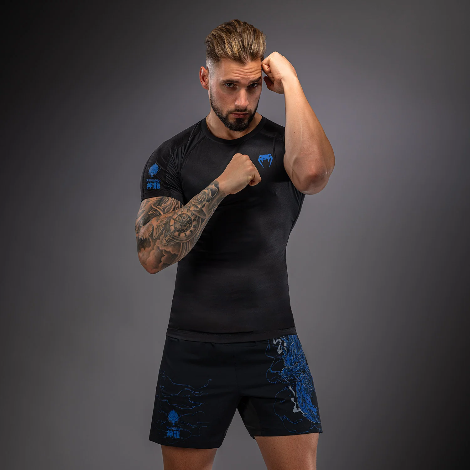 Venum Thunder Dragon Rashguard Manga Corta – Negro/Azul Real - Image 2